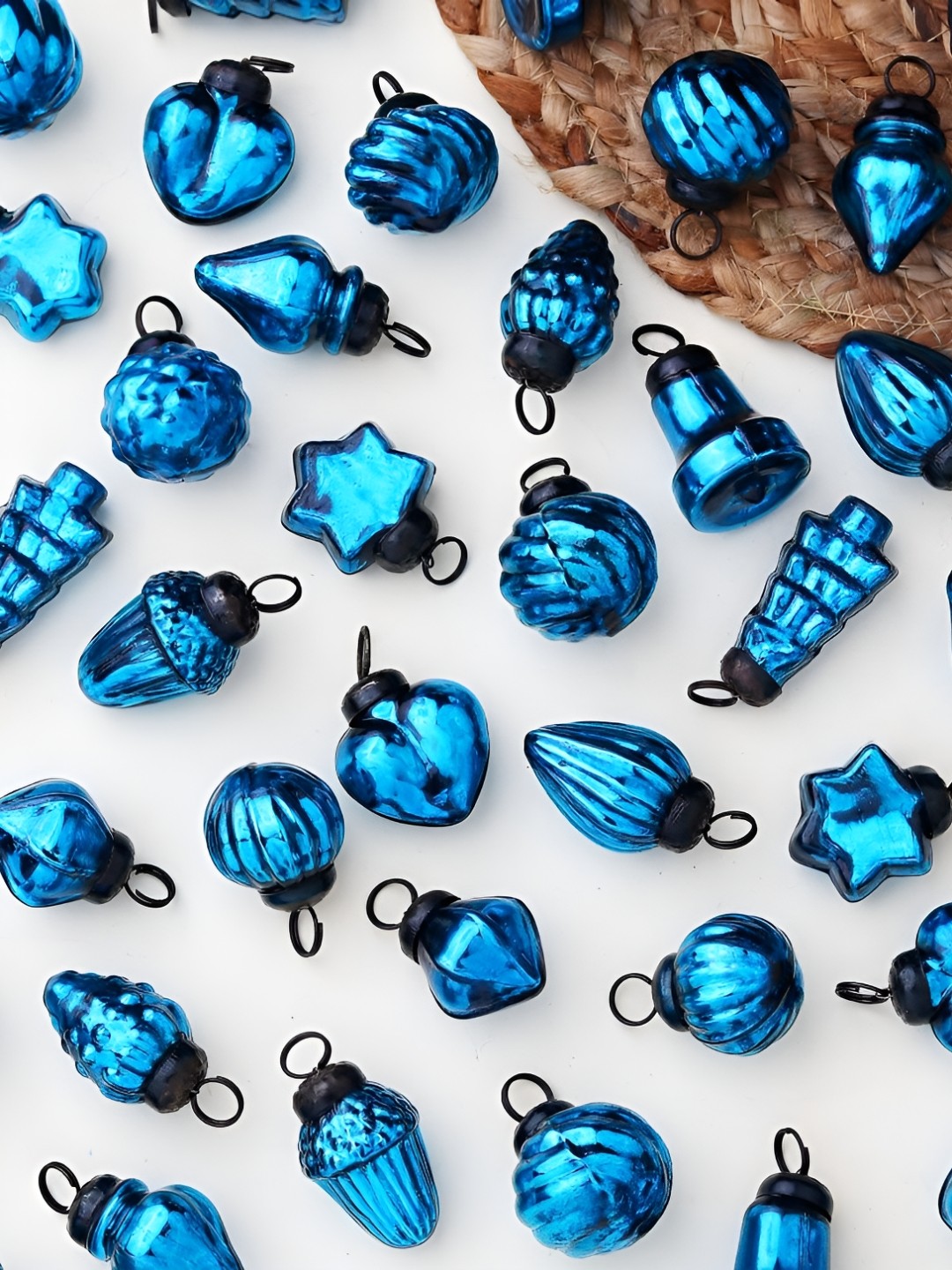 

Indianshelf 25-Pcs Turquoise Blue Glossy Glass Christmas Tree Decoration