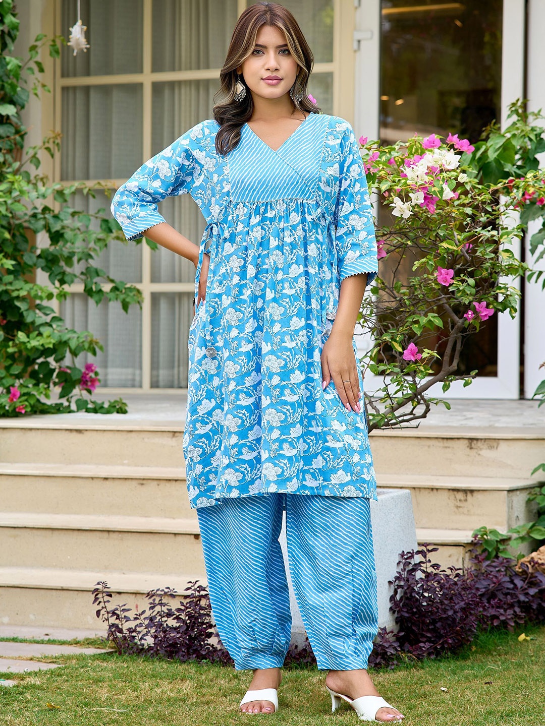 

Bhoolft Women Floral Printed Kurta Set, Blue
