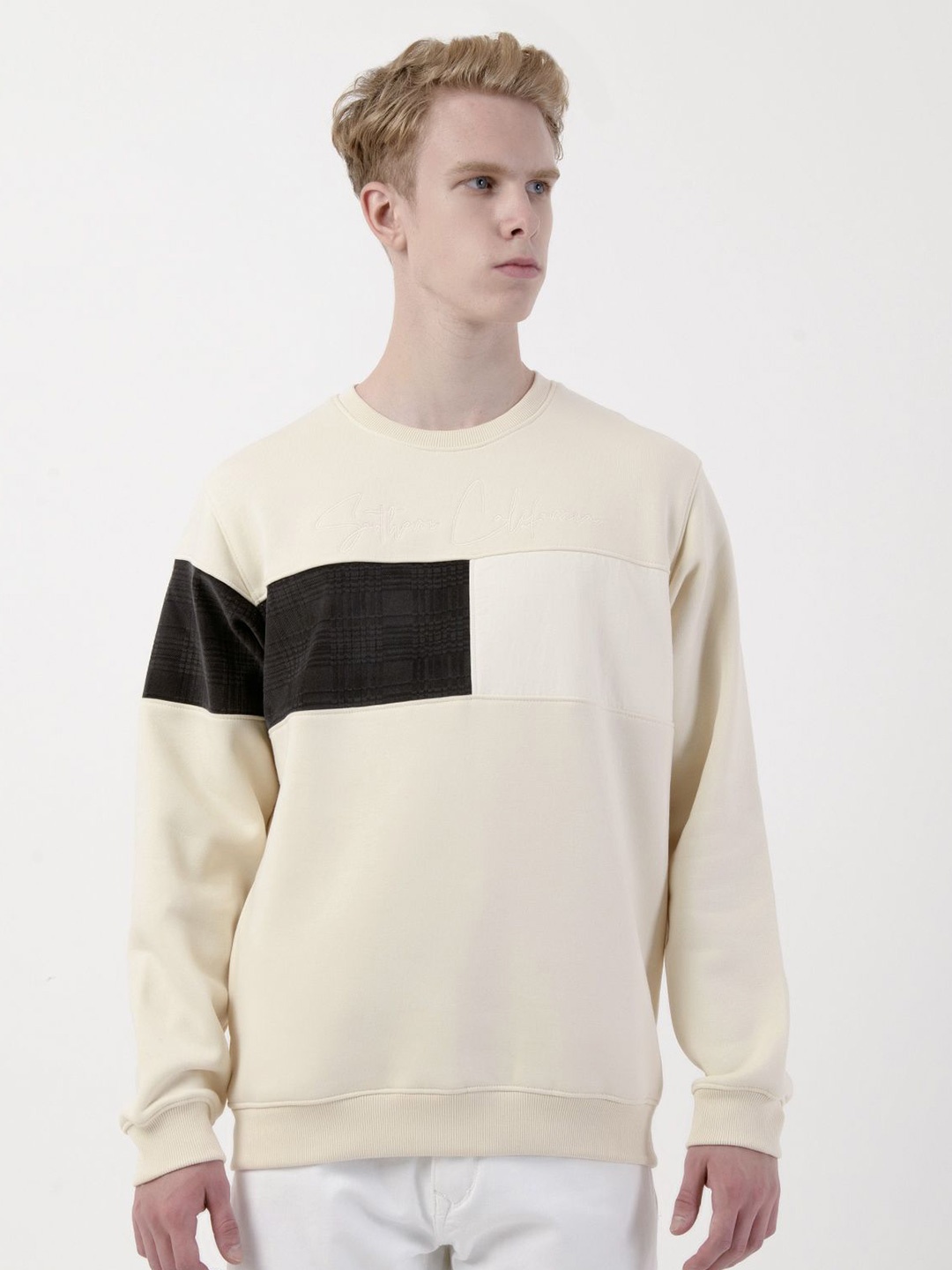 

Albion By CnM Men Colourblocked Round Neck Pullover Sweatshirt, Off white