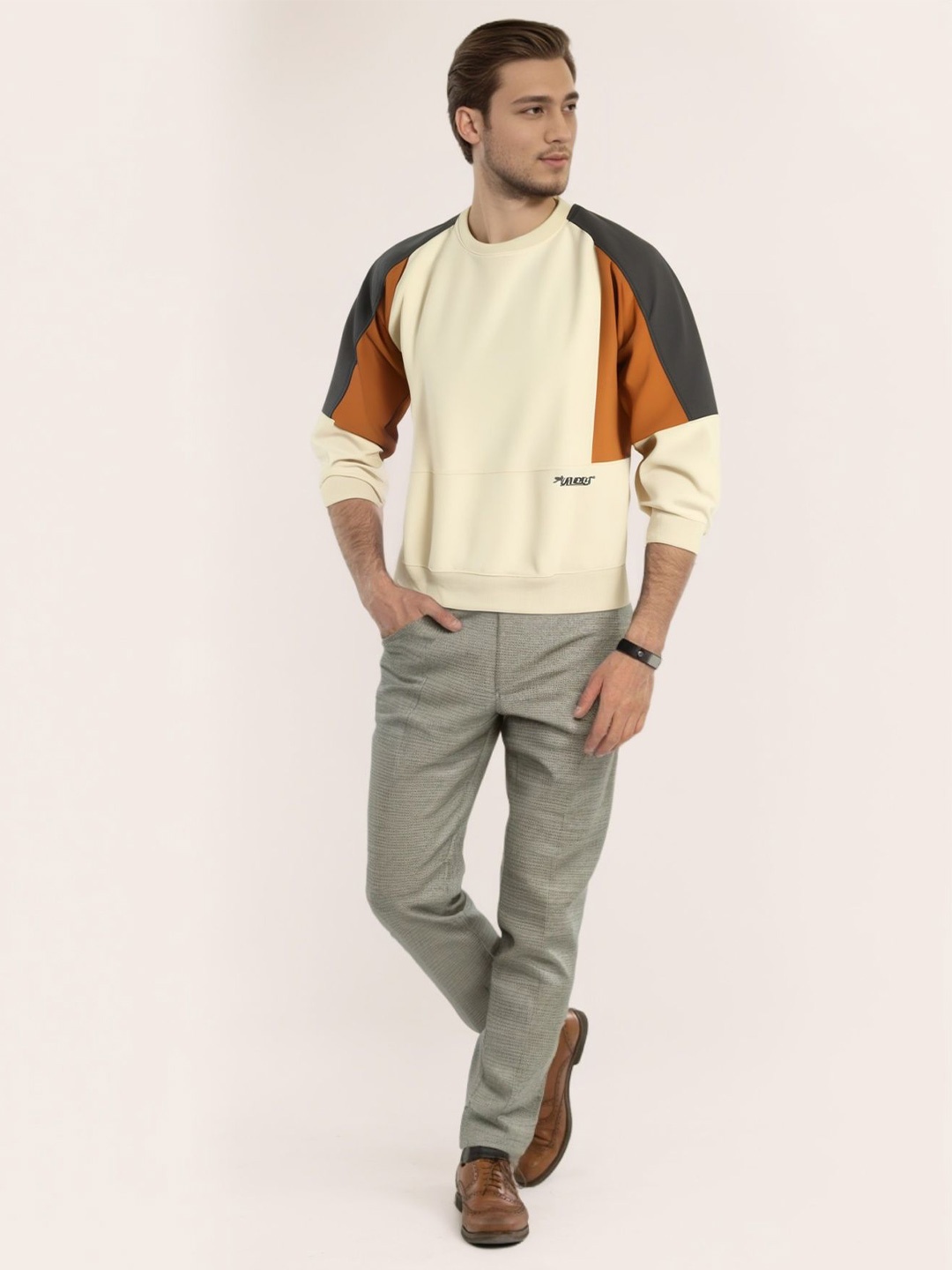 

StyleCast x Revolte Men Colourblocked Pullover Sweatshirt, Beige