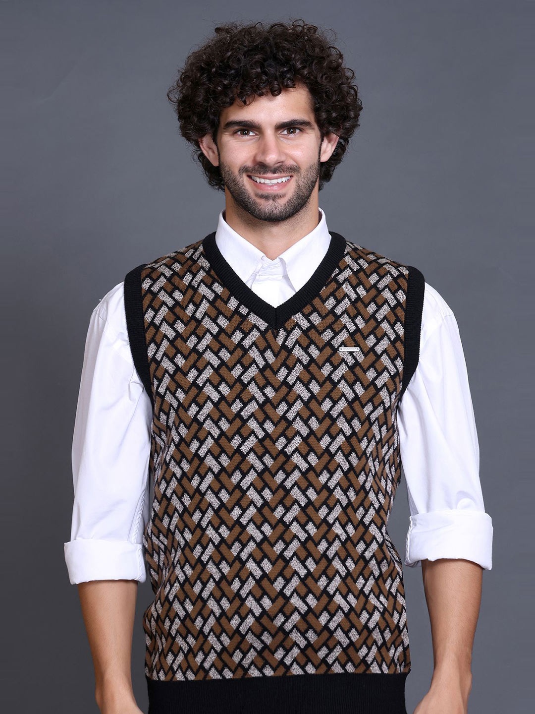 

GODFREY Men Self Design V-Neck Sleeveless Sweater Vest, Brown