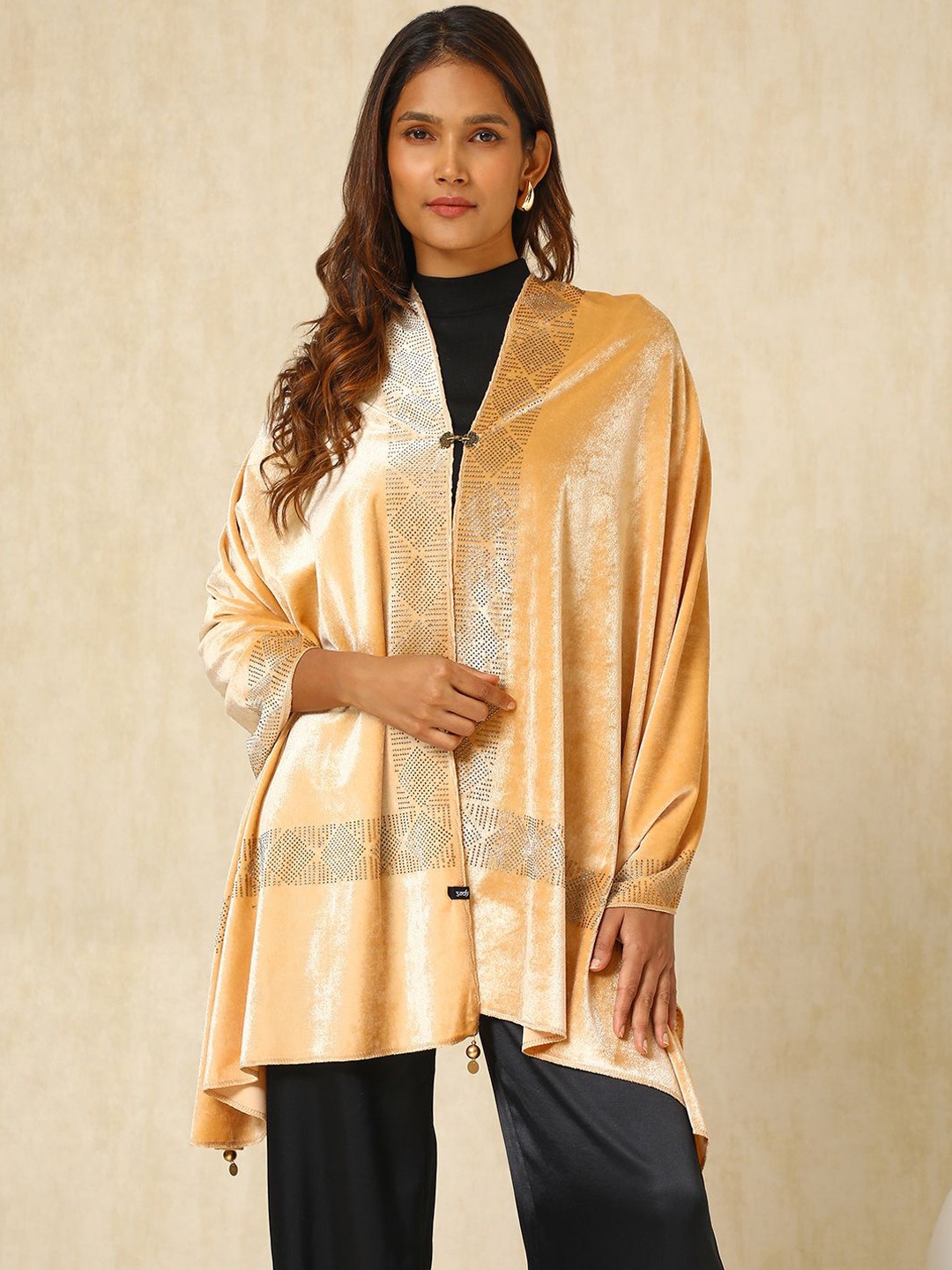 

Soch Geometric Embellished Velvet Shawl, Gold