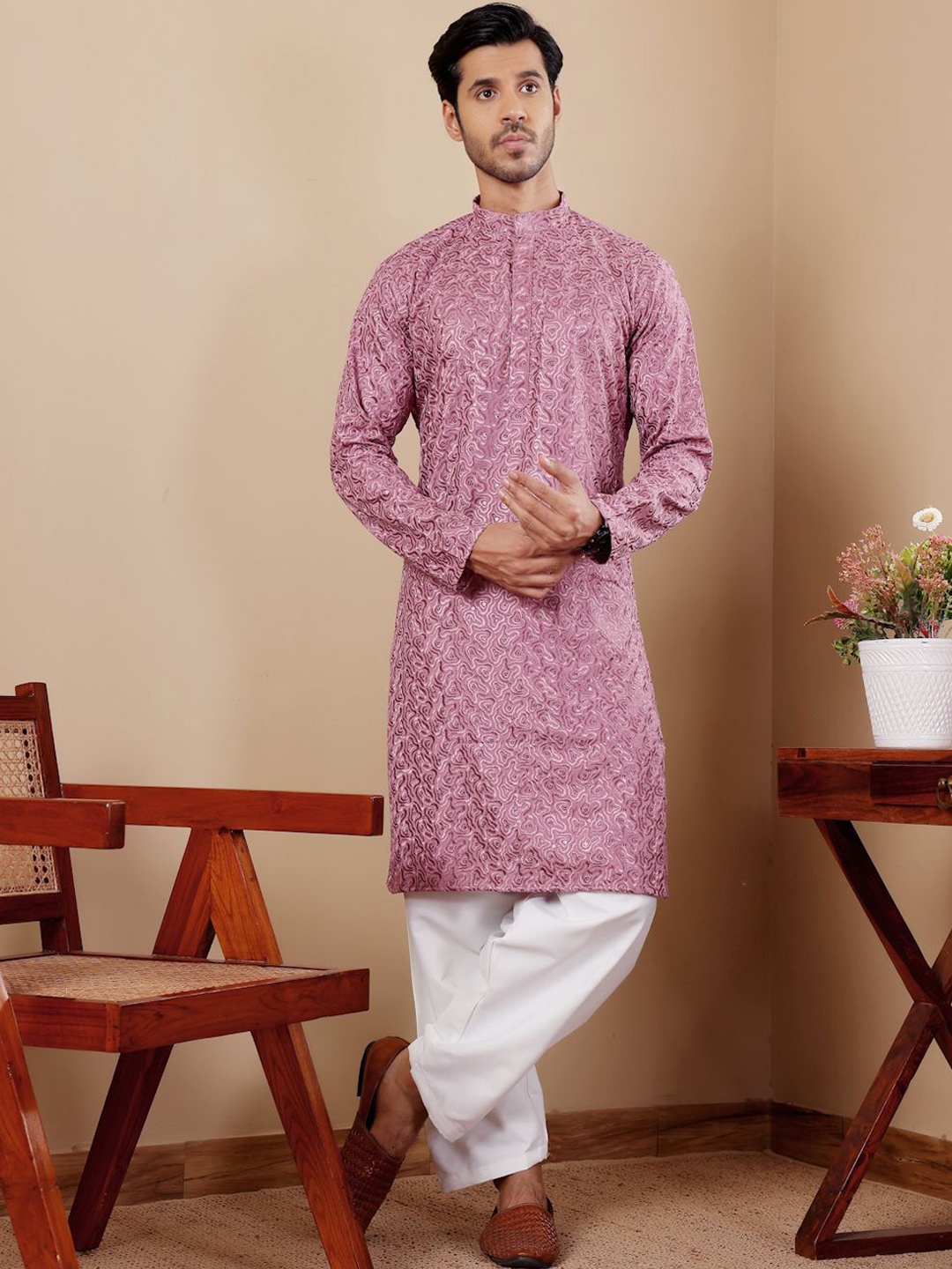 

Rawayi Geometric Embroidered Mandarin Collar Chikankari Straight Kurta, Purple