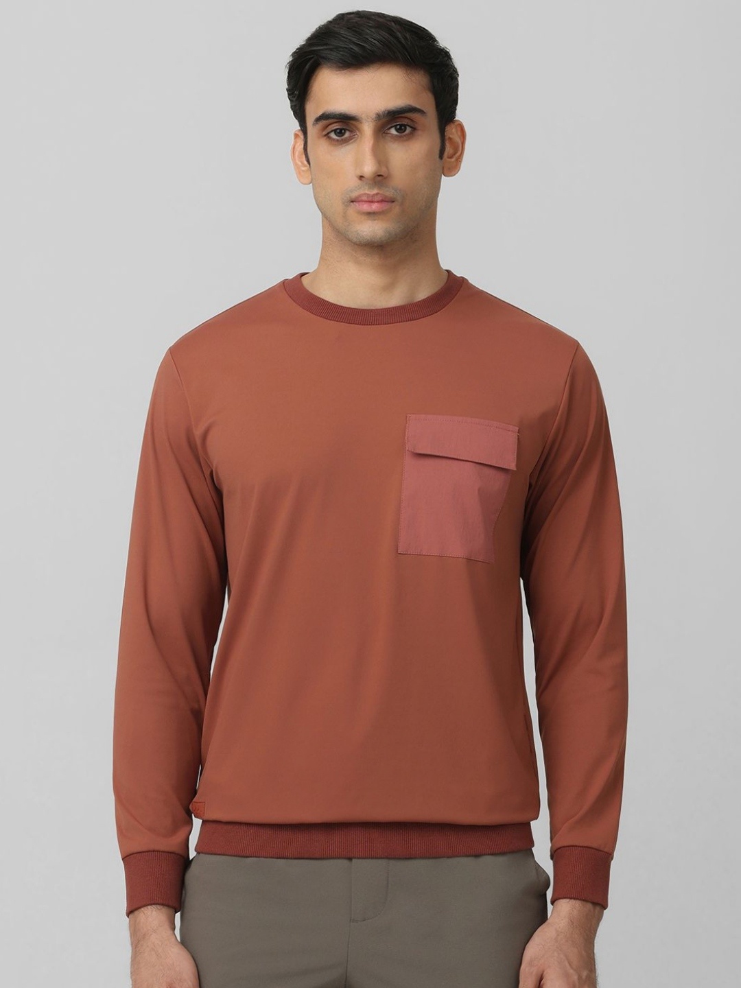 

Mufti Men Extended Sleeves Pockets Slim Fit T-shirt, Brown