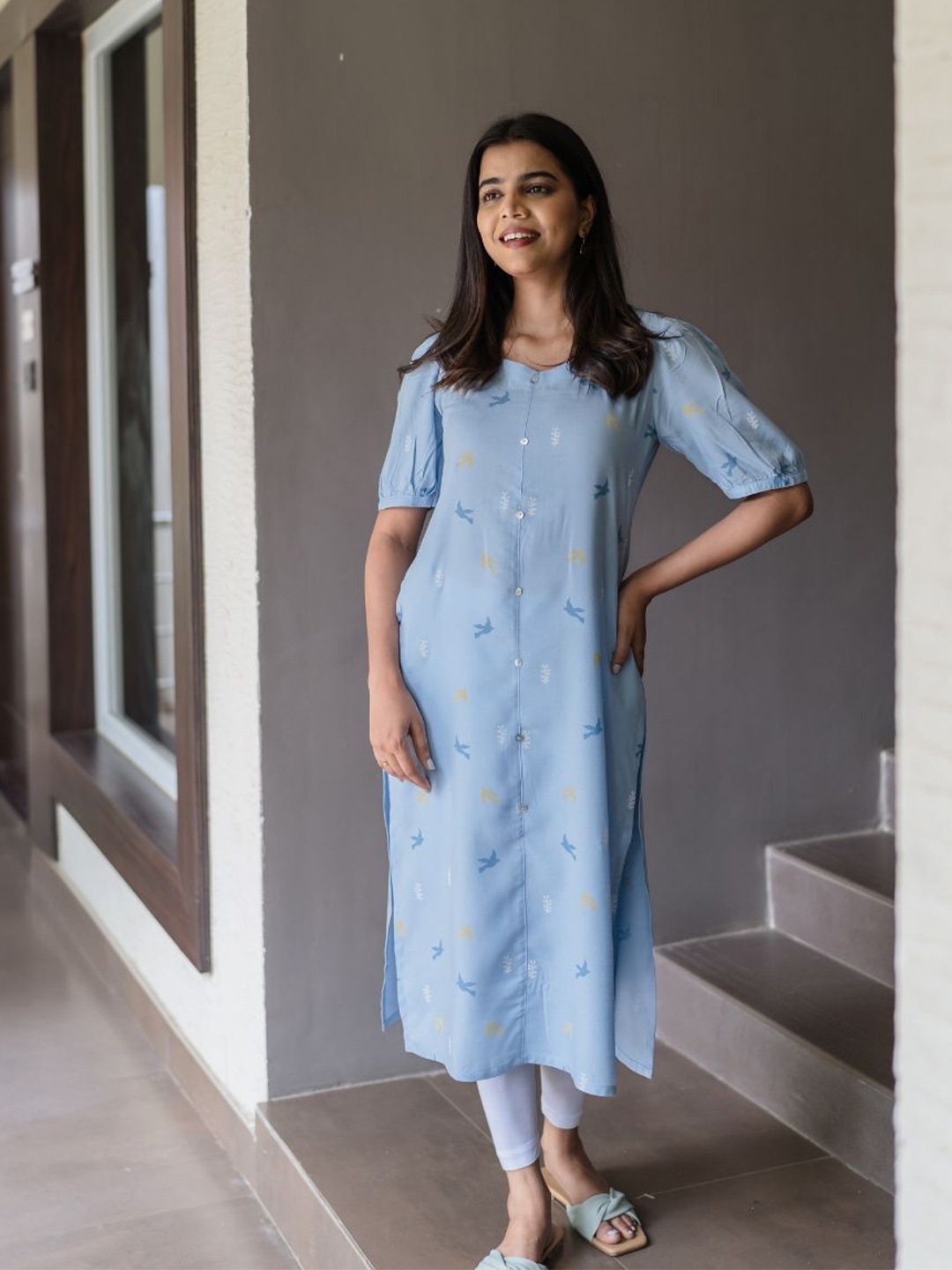 

HAY Floral Printed Sweetheart Neck Puff Sleeves Straight Kurta, Blue