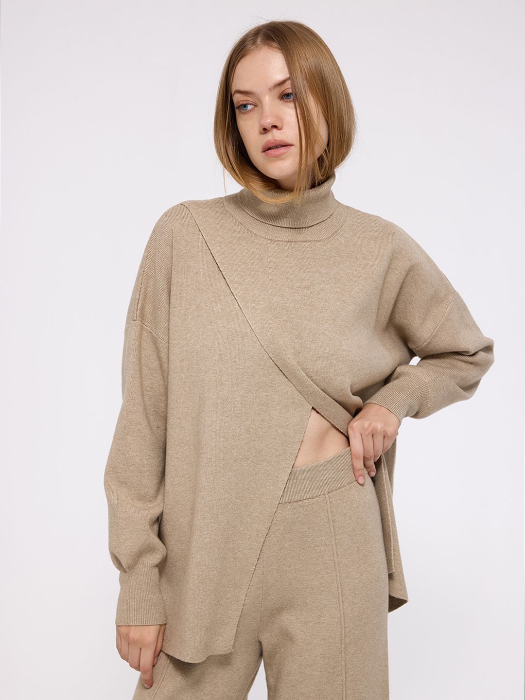 

COVER STORY Women Turtle Neck Long Sleeves Longline Pullover Sweaters, Beige