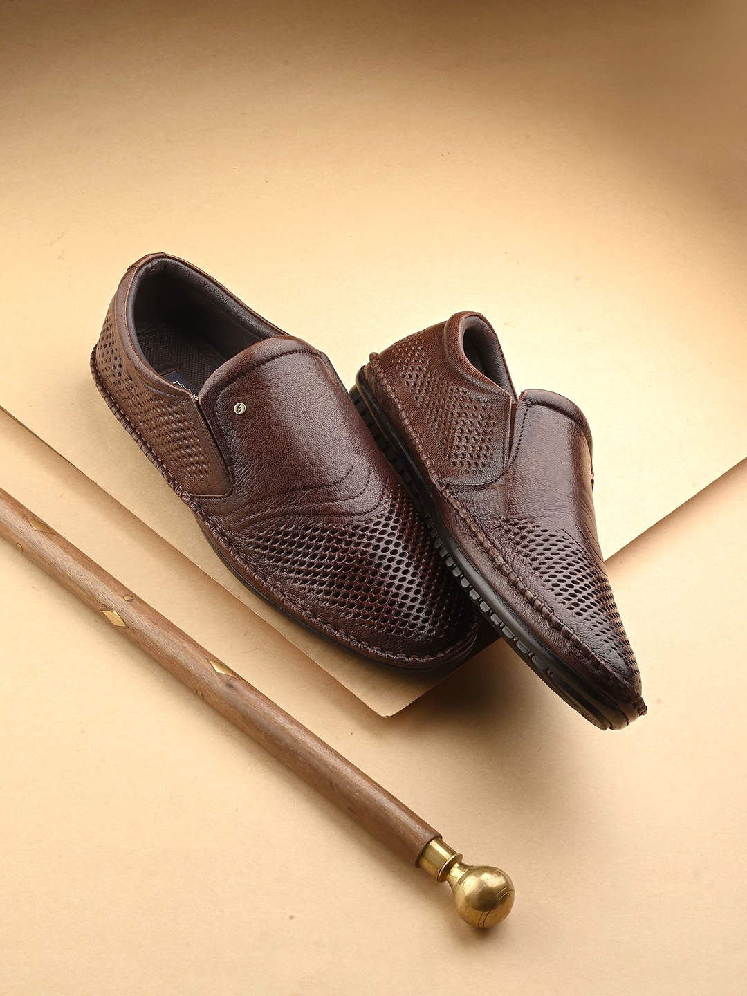 

Egoss Men Round Toe Leather Loafers, Brown