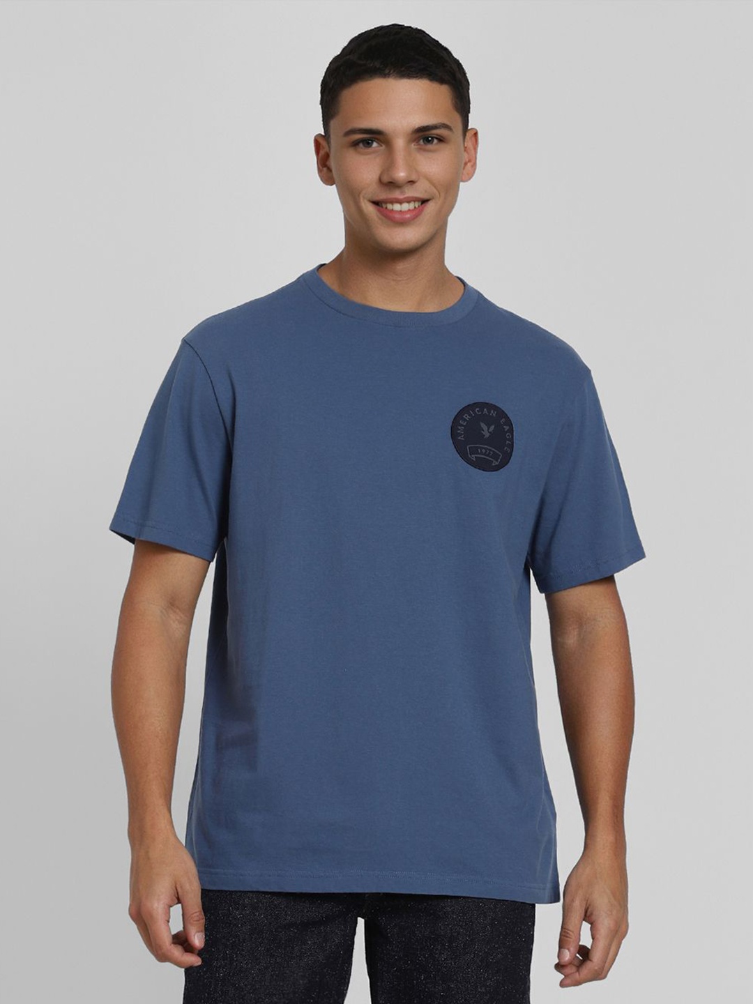 

AMERICAN EAGLE OUTFITTERS Men Printed Drop-Shoulder Sleeves Applique T-shirt, Blue