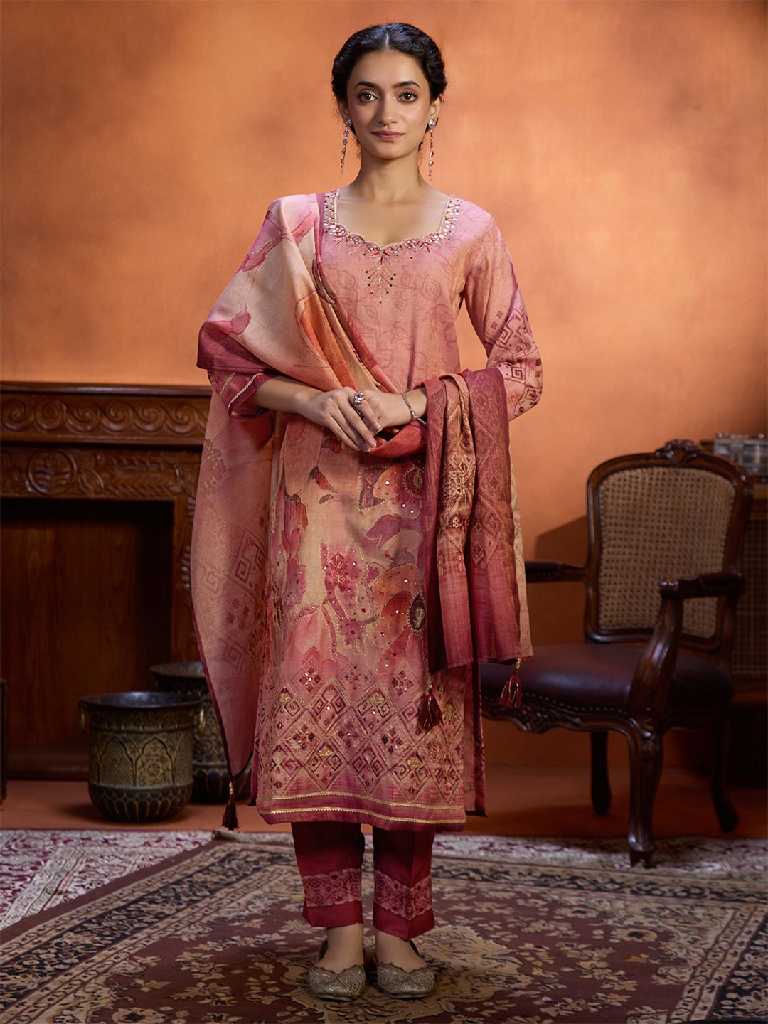 

WOMEN PLUS Floral Printed Straight Beads & Stones Kurta with Trousers & Dupatta, Pink