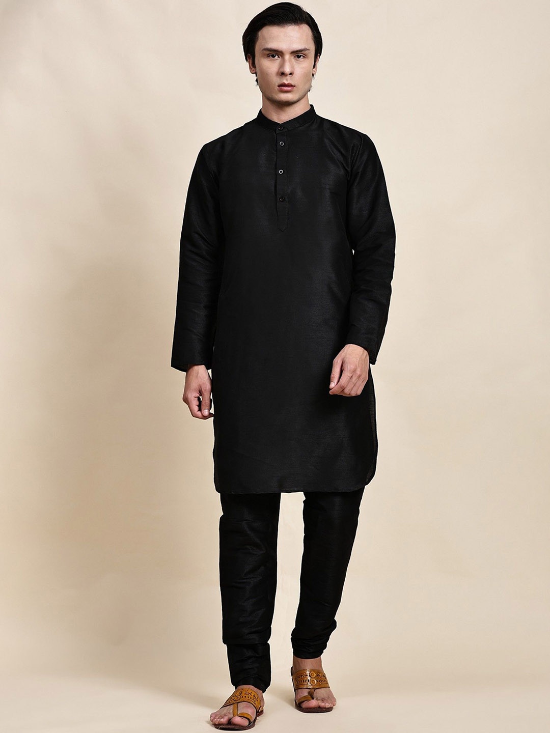 

SKAVIJ Mandarin Collar Long Sleeves Straight Kurta with Churidar, Black