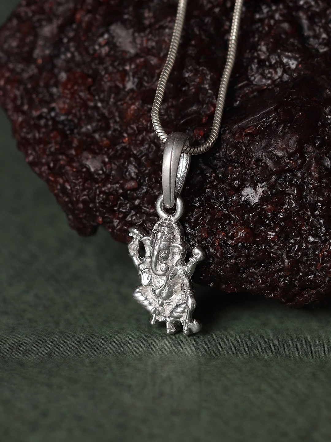 

AKSHAT SAPPHIRE Unisex 92.5 Sterling Silver God Ganesh Pendant