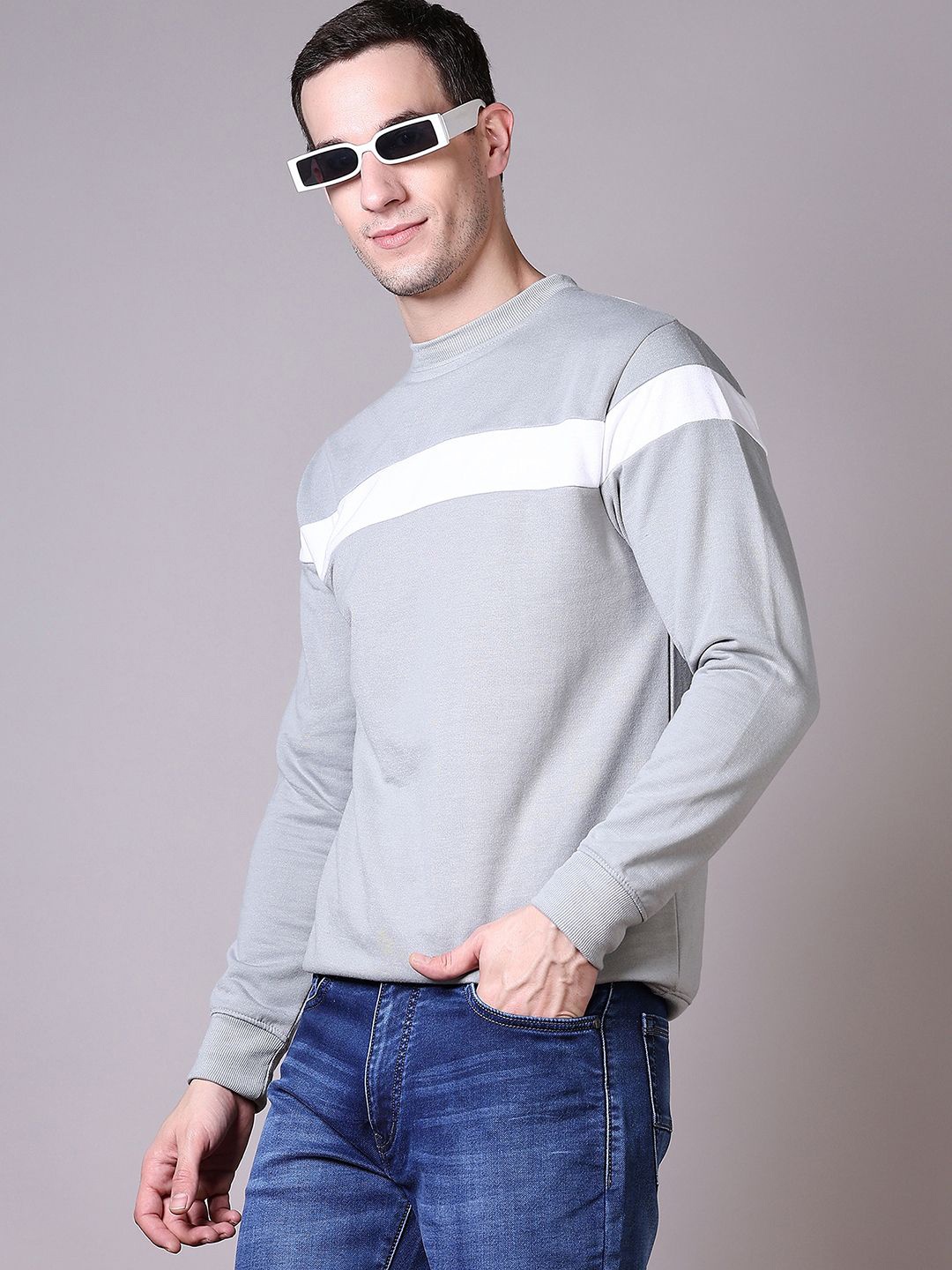 

V-Mart Men Colourblocked Pullover Sweatshirt, Grey