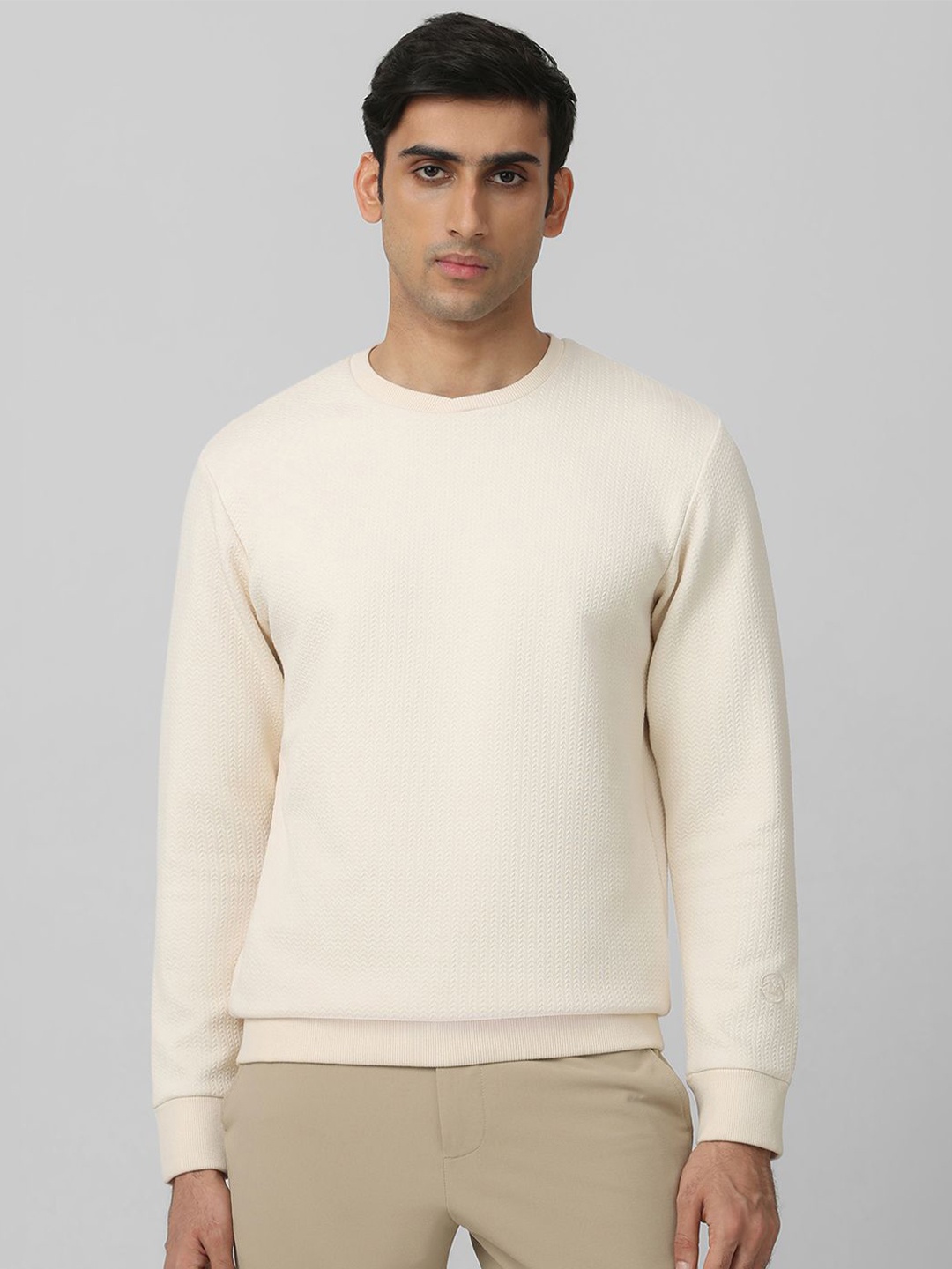 

Mufti Men Long Sleeves Pullover Sweatshirt, Off white