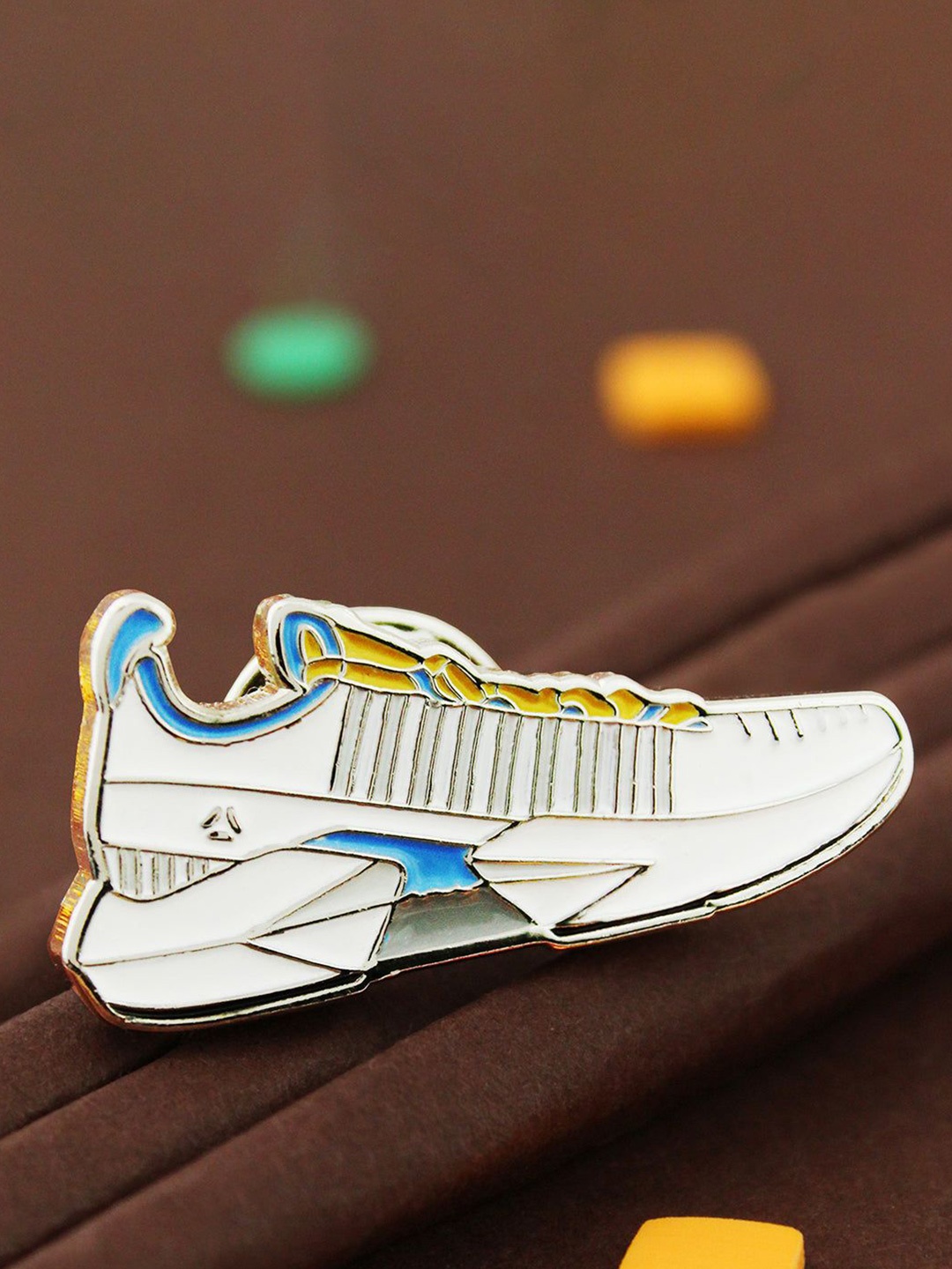 

PELUCHE Men Trendy Shoe Minimal Lapel Pin Brooch, White