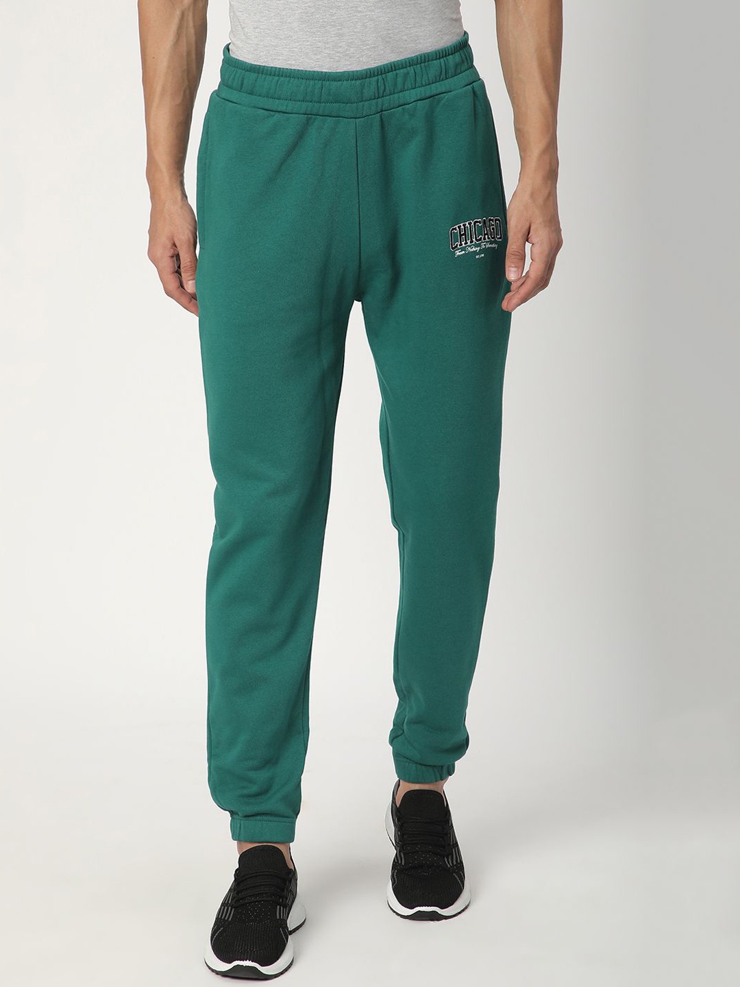 

R&B Men Mid Rise Regular Fit joggers, Green