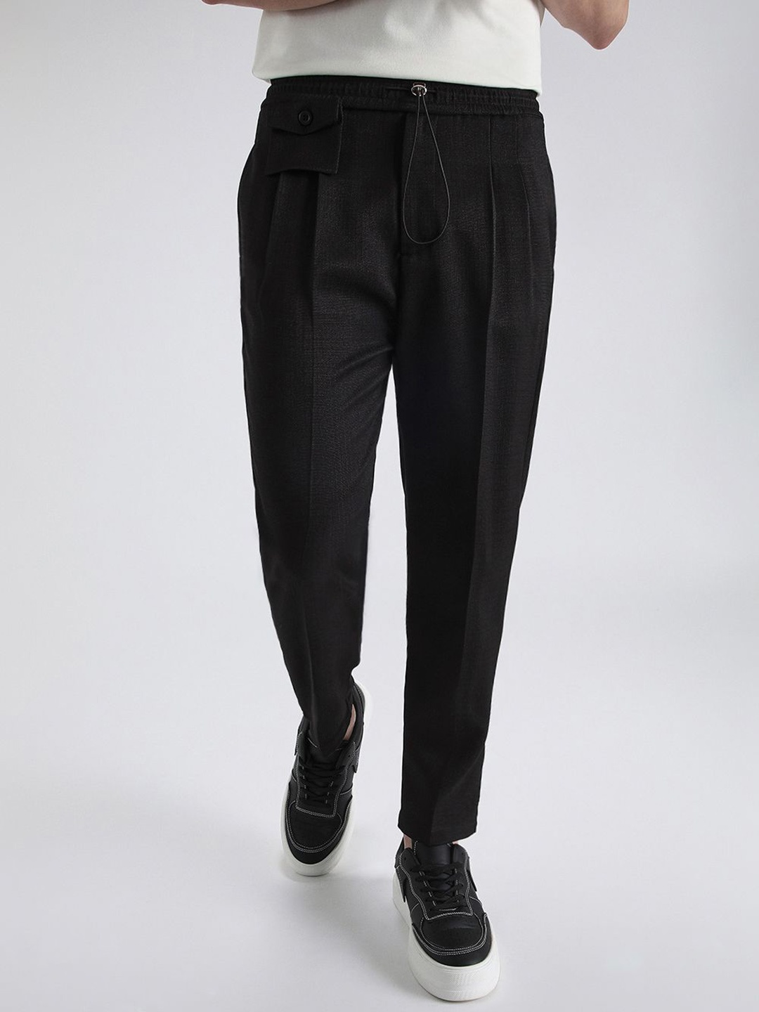 

Banana Club Men Mid-Rise Pleated Relaxed Korean Trousers, Black