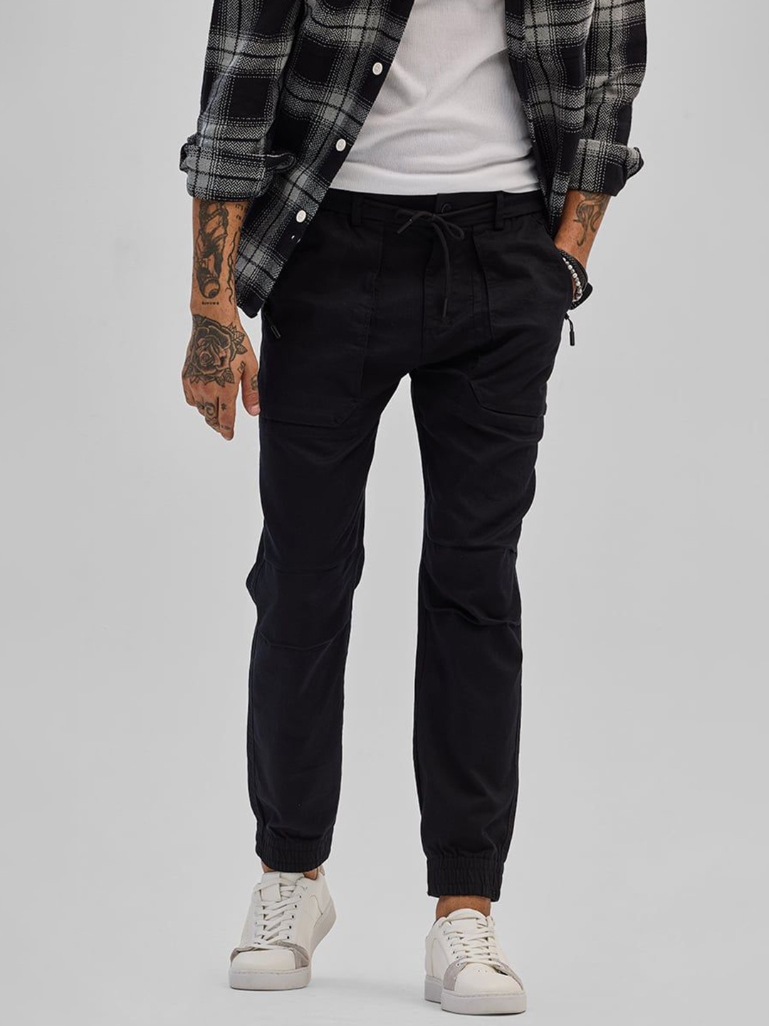 

Snitch Men Slim Fit Mid-Rise Non Iron Jogger Trouser, Black