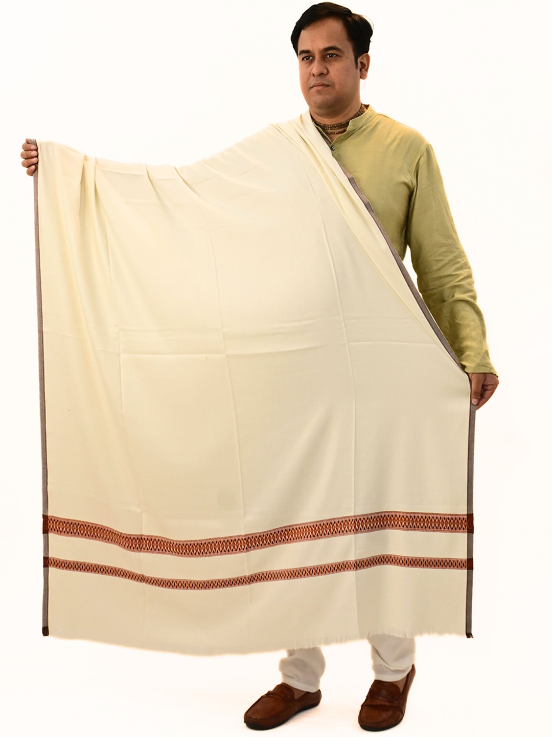 

Vrinde Woollen Shawl, Cream