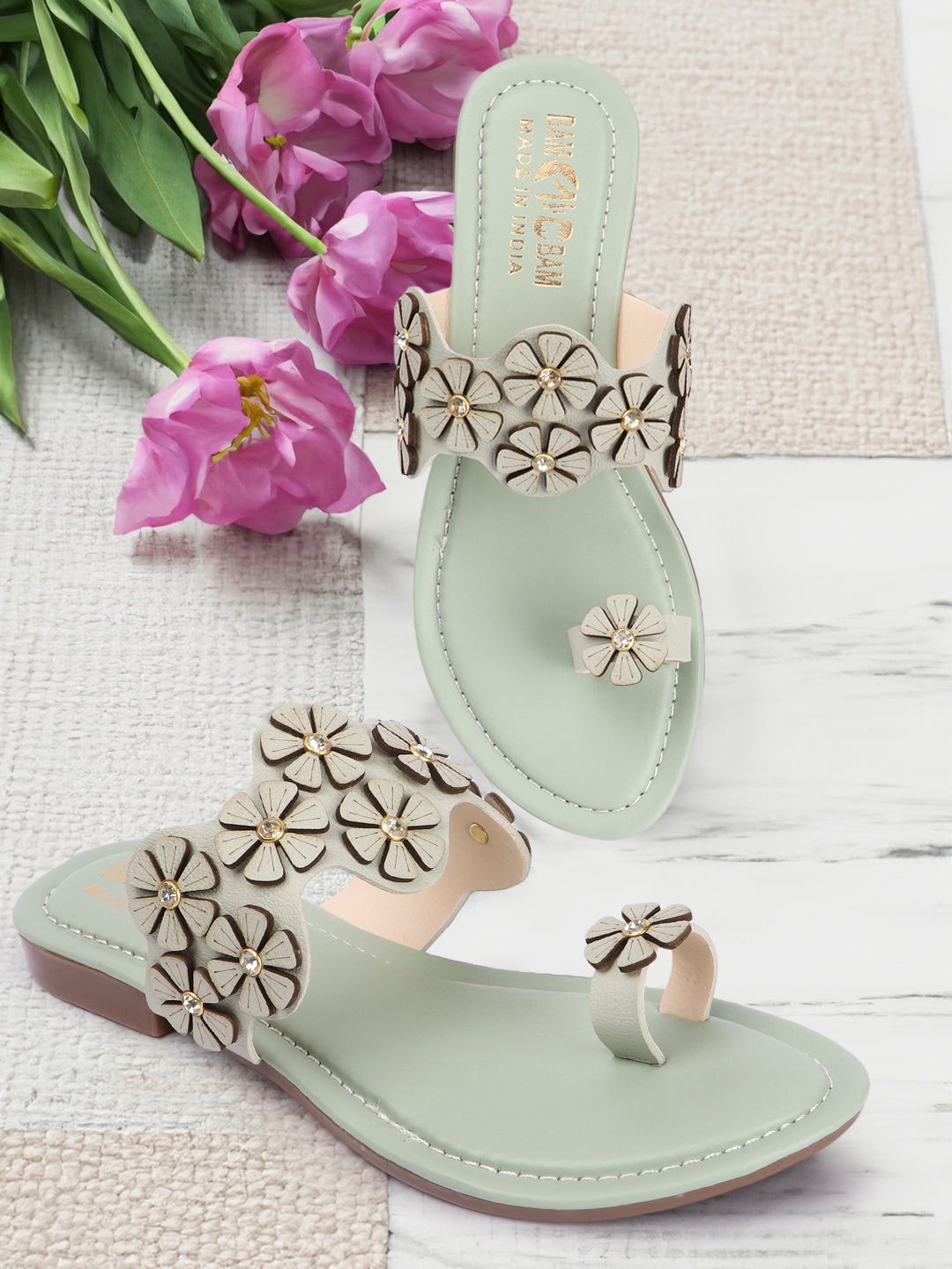 

bam bam Women Embellished One Toe Flats, Green