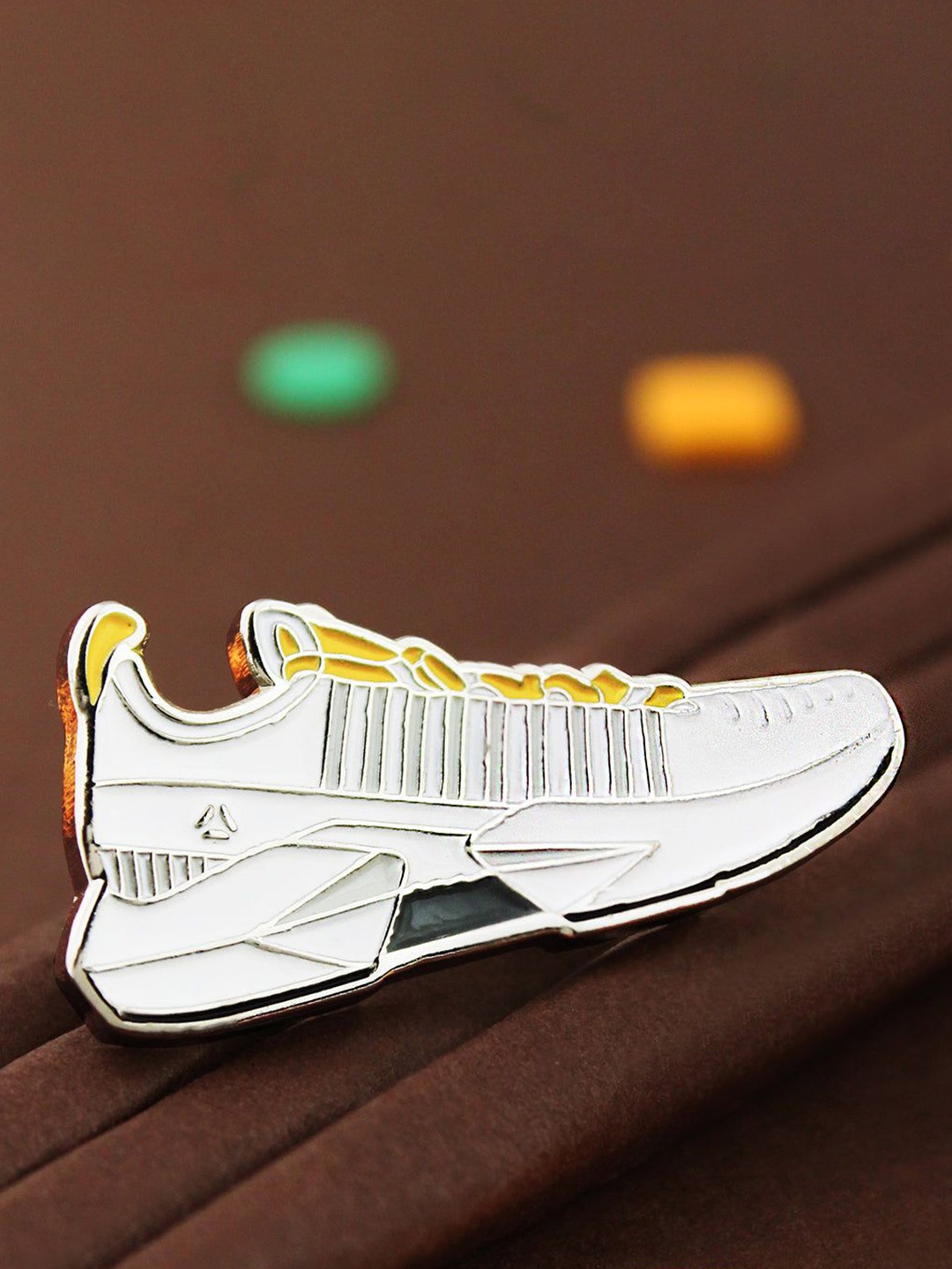 

PELUCHE Men Trendy Shoe Minimal Lapel Pin Brooch, White