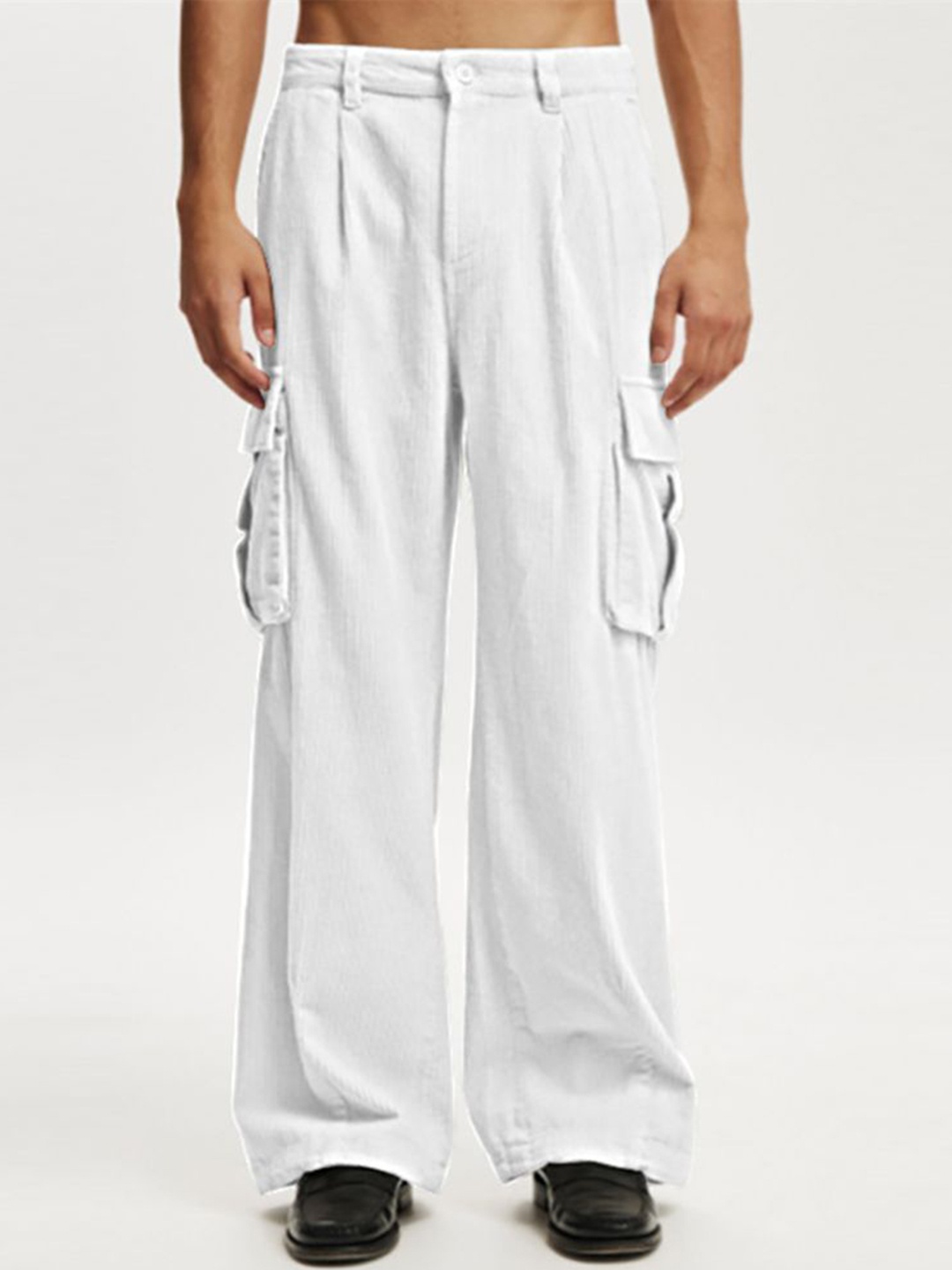 

StyleCast x Revolte Men Regular Fit Cargos Trousers, White