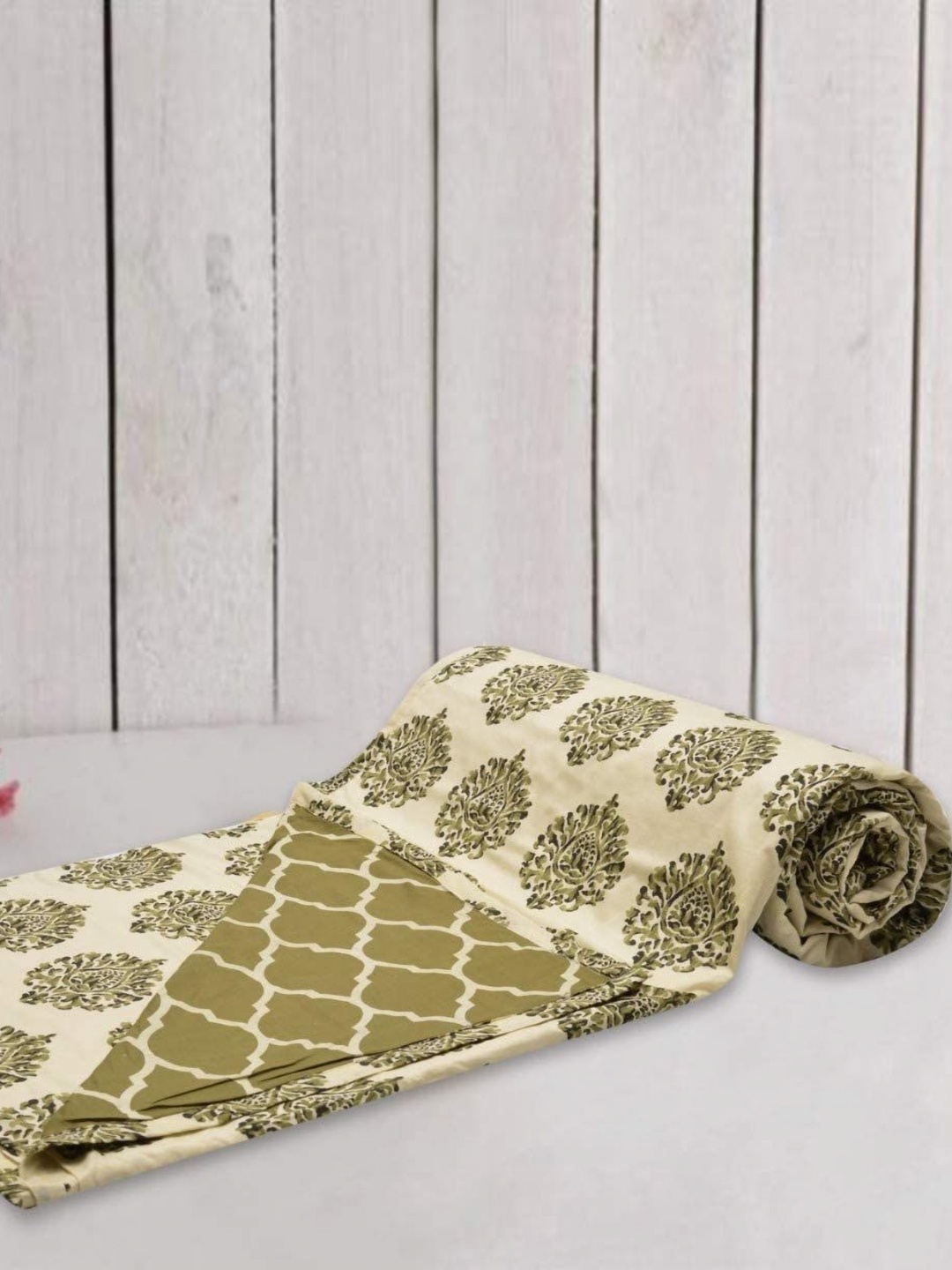 

Trance Home Linen Green & Cream-Coloured Floral 150 GSM Double Bed Dohar