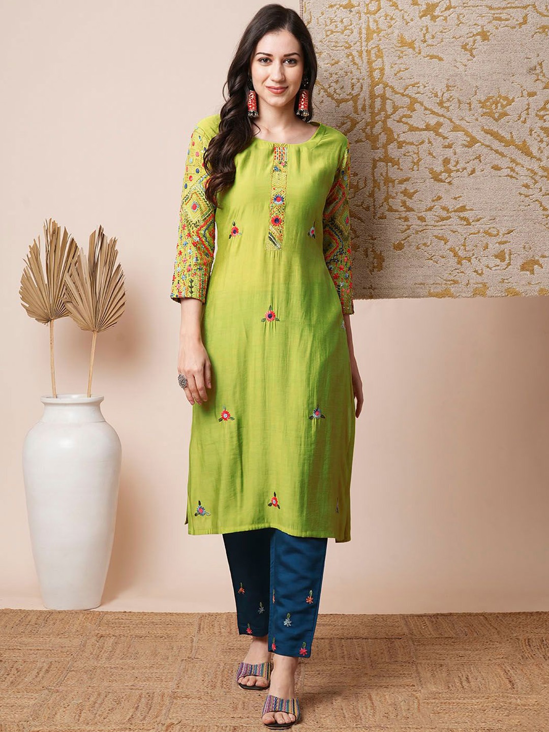 

FASHOR Floral Embroidered Thread Work Silk Straight Kurta, Green