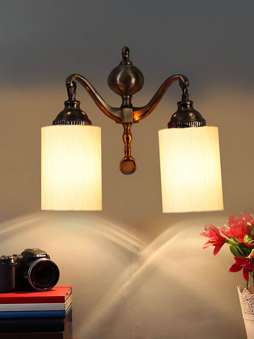 

Devansh Off White & Gold-Toned Cylinder Shaped Metal Contemporary Wall Lamp