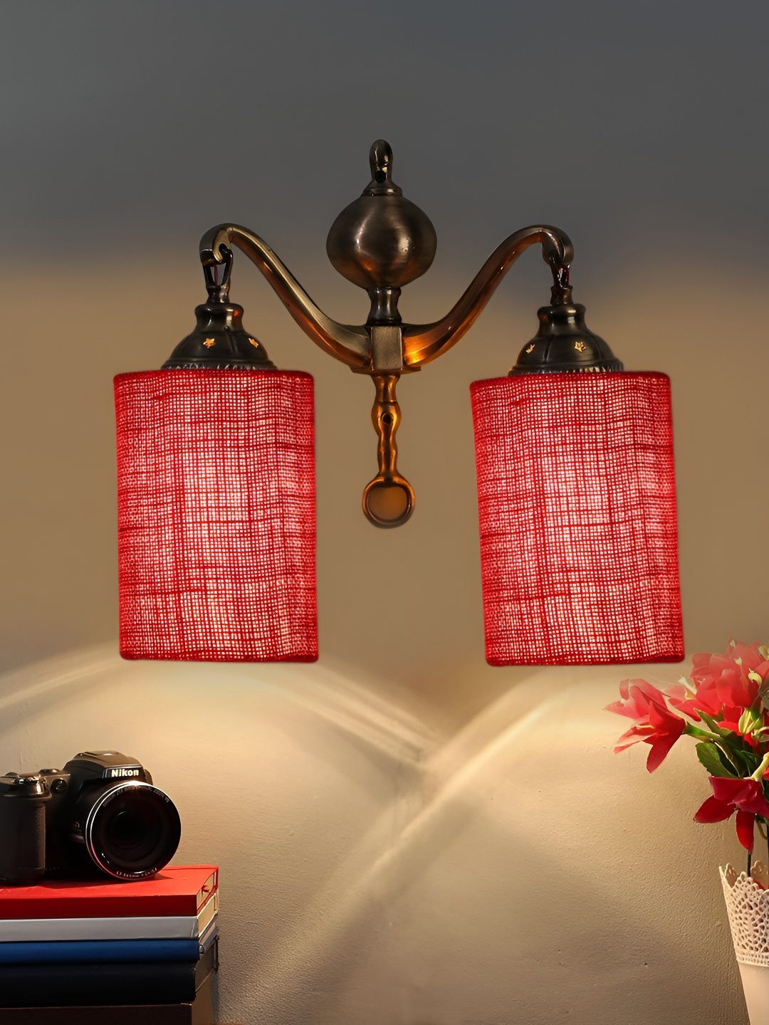 

Devansh Maroon & Gold-Toned Metal Traditional Cylinder Shaped Wall Lamp