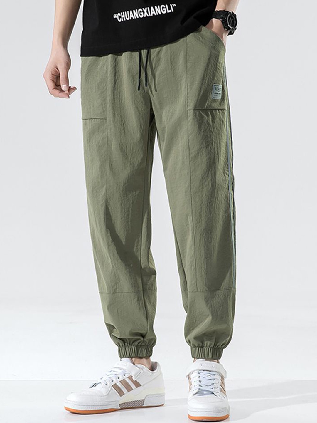 

StyleCast x Revolte Men Regular Fit Mid-Rise Joggers Trousers, Grey