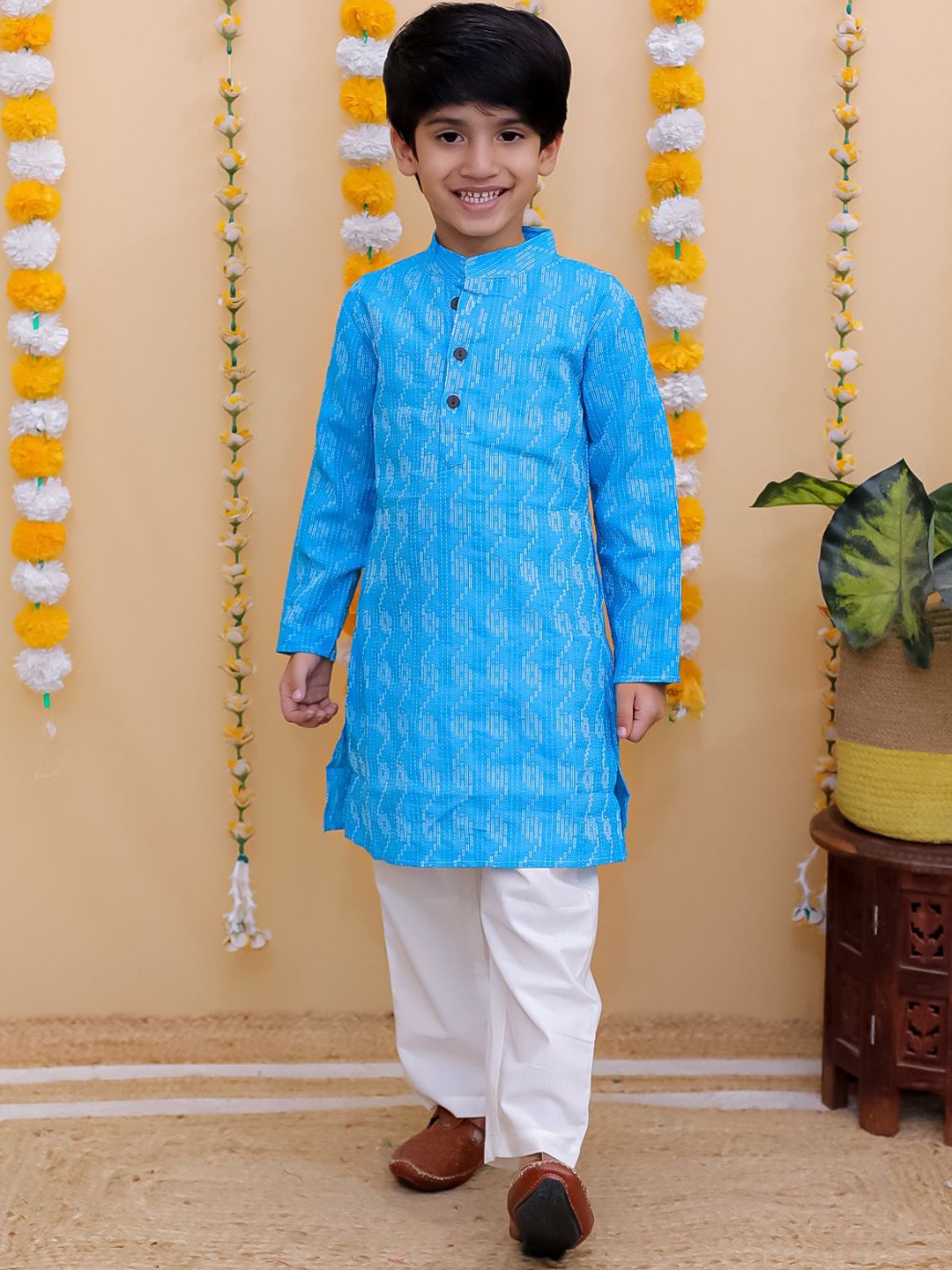 

UNBIND Boys Ethnic Motifs Regular Pure Cotton Kurta with Trousers, Blue