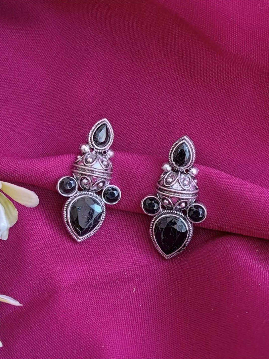 

Efulgenz Silver-Plated Contemporary Oxidised Antique Crystals Studs