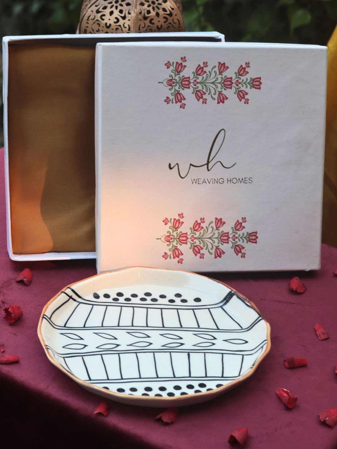 

WEAVING HOMES White & Black Printed Ceramic Dishwasher Safe Plate