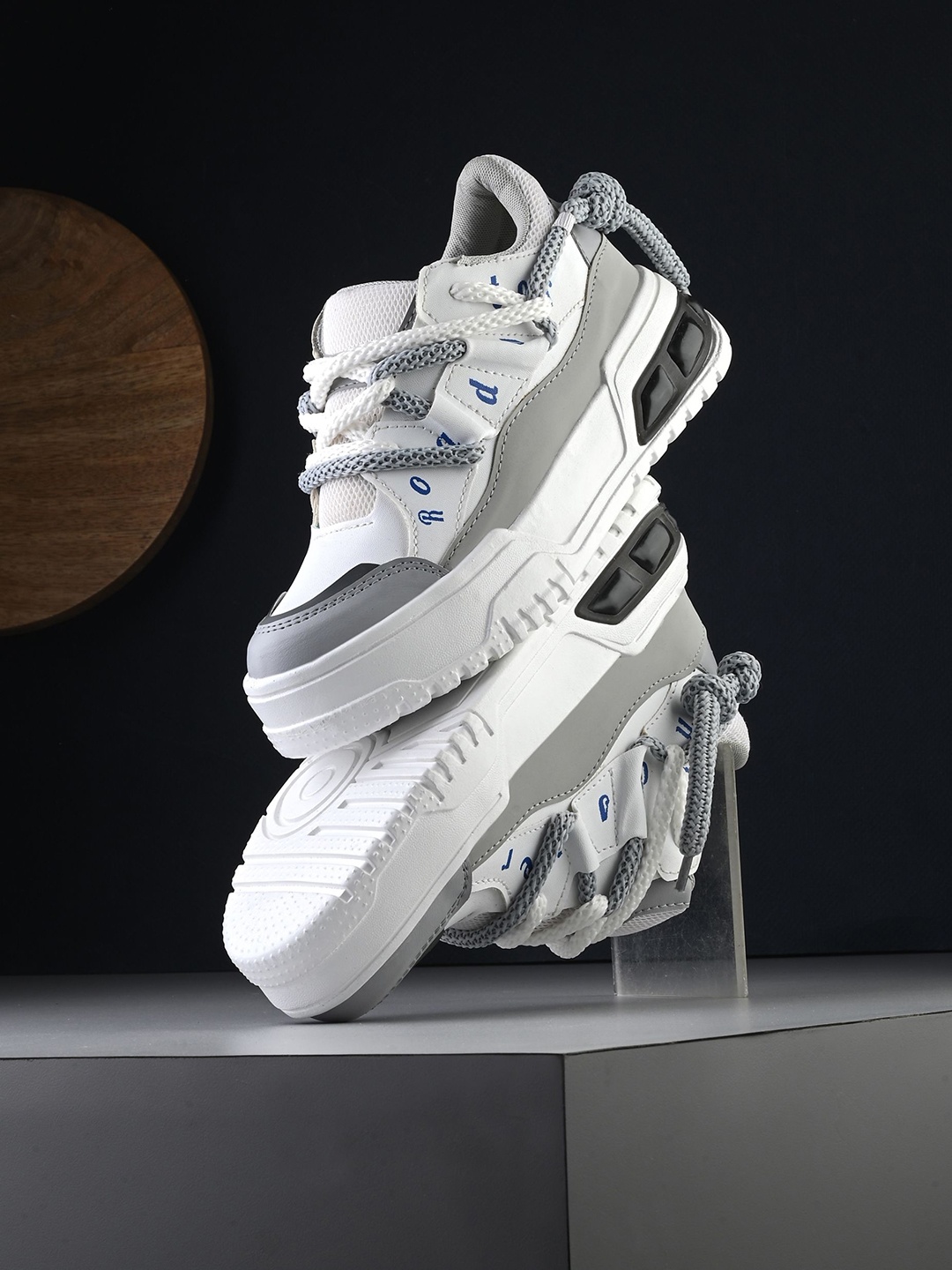 

The Roadster Lifestyle Co Women Laced Up Sneaker, White