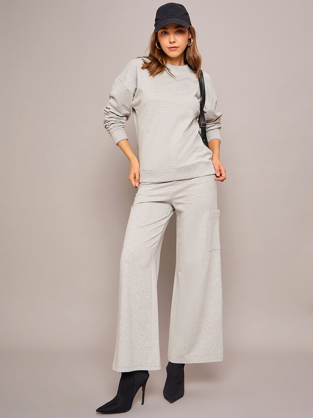 

SASSAFRAS BASICS Round Neck Oversized Sweatshirt With Trousers, Grey