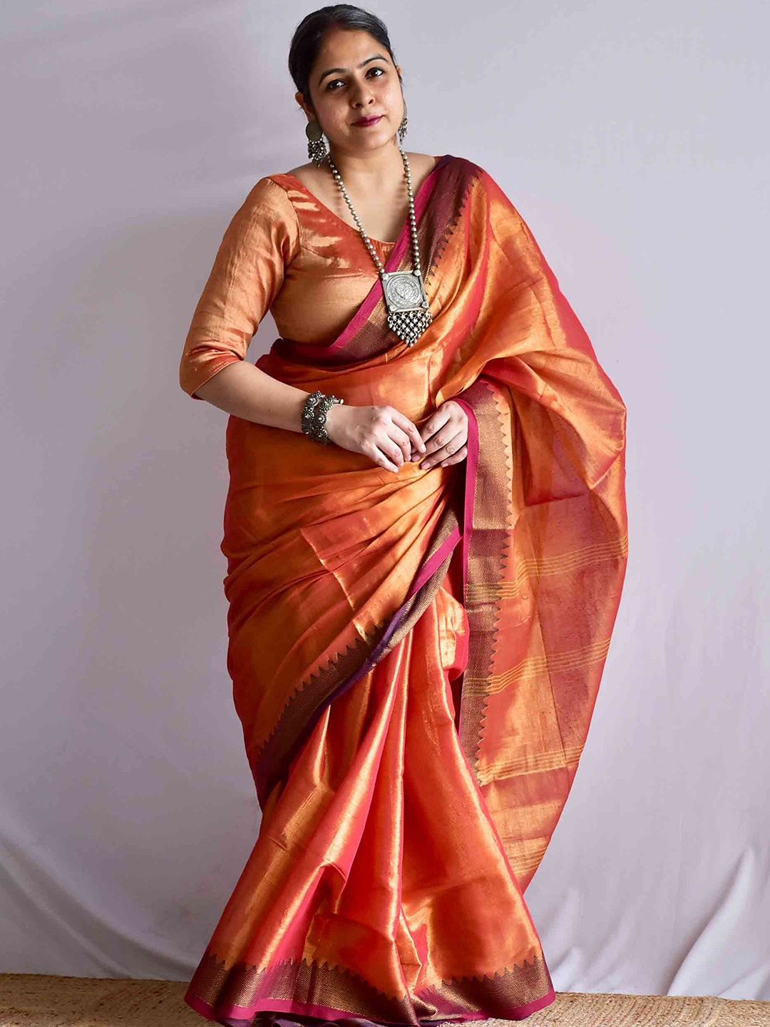 

Sundarii Woven Design Zari Tissue Saree, Orange