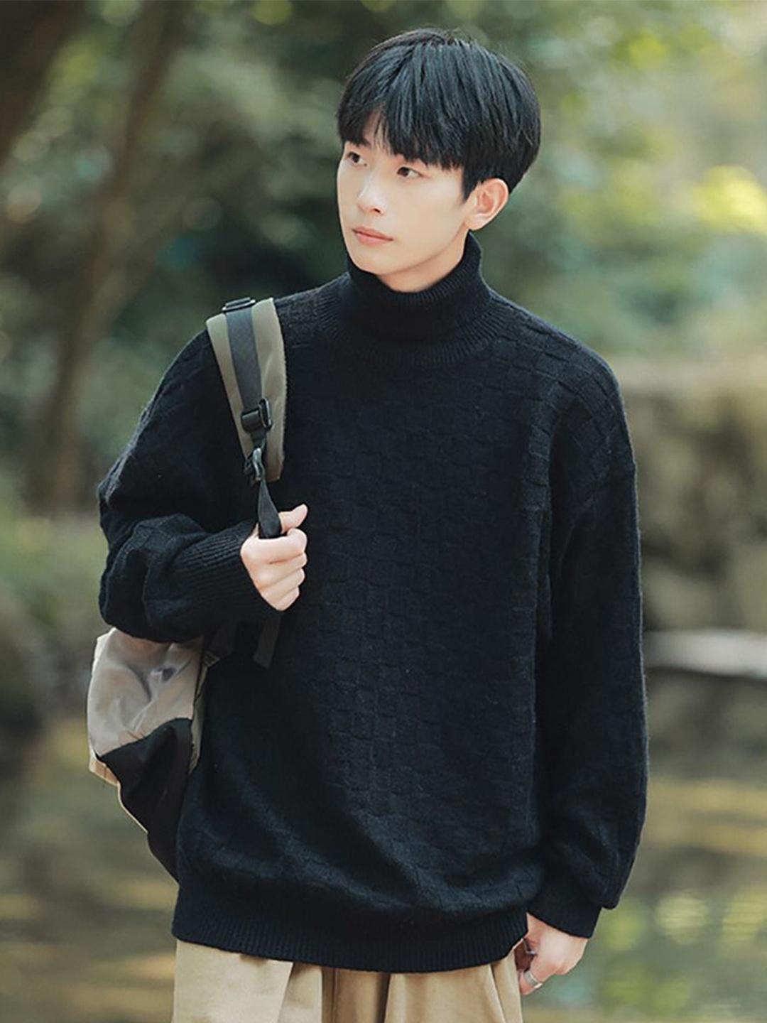 

StyleCast x Revolte Men Self Design Longline Pullover Sweater, Black
