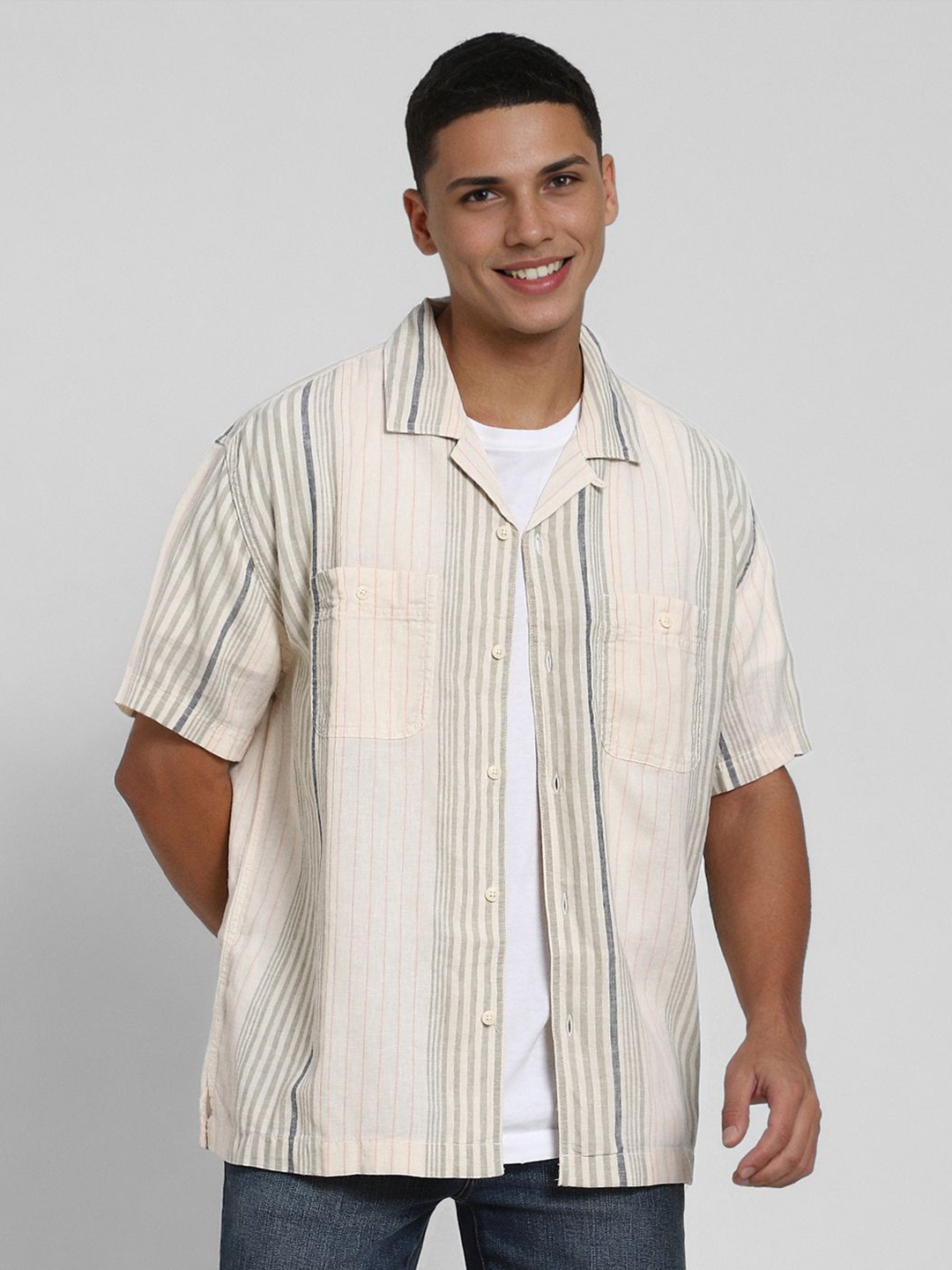 

AMERICAN EAGLE OUTFITTERS Men Relaxed Fit Striped Casual Shirt, Cream