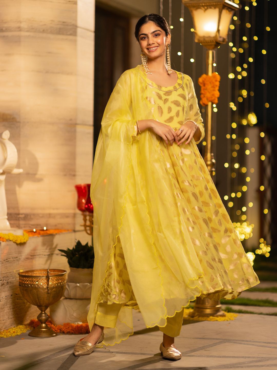 

Ambraee Women Printed Regular Kurta with Trousers & With Dupatta, Yellow