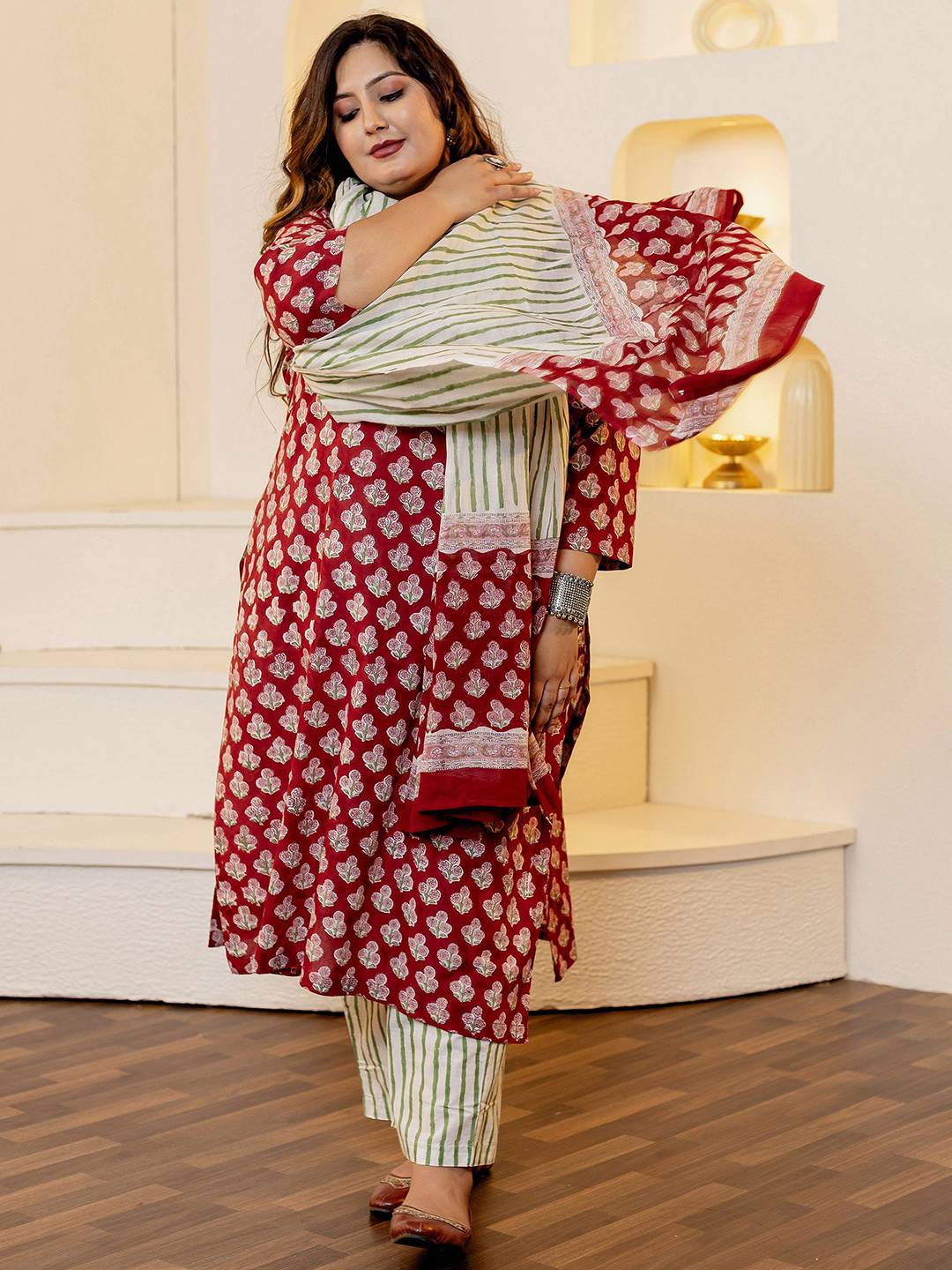 

LALI JAIPUR Plus Size Floral Printed Pure Cotton Kurta with Trousers & Dupatta, Red