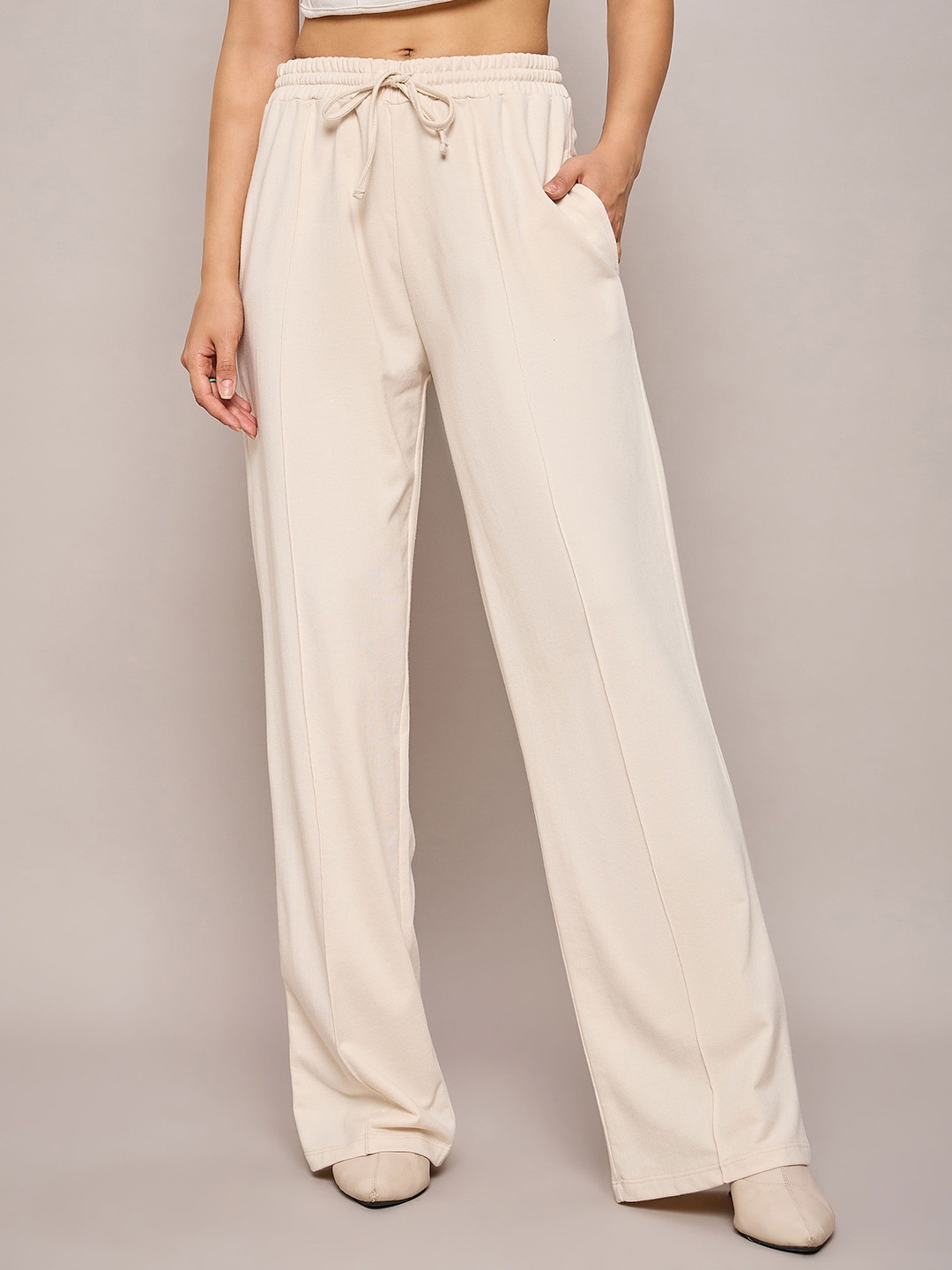 

SASSAFRAS BASICS Women Track Pants, Off white