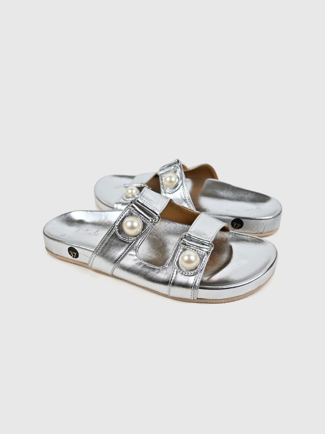 

yellowsoles Women Open Toe Flats, Silver