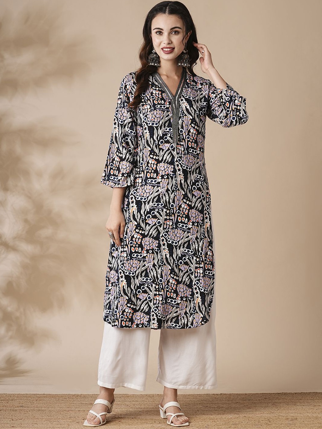 

FASHOR Floral Printed V-Neck Straight Kurta With Palazzos, Black