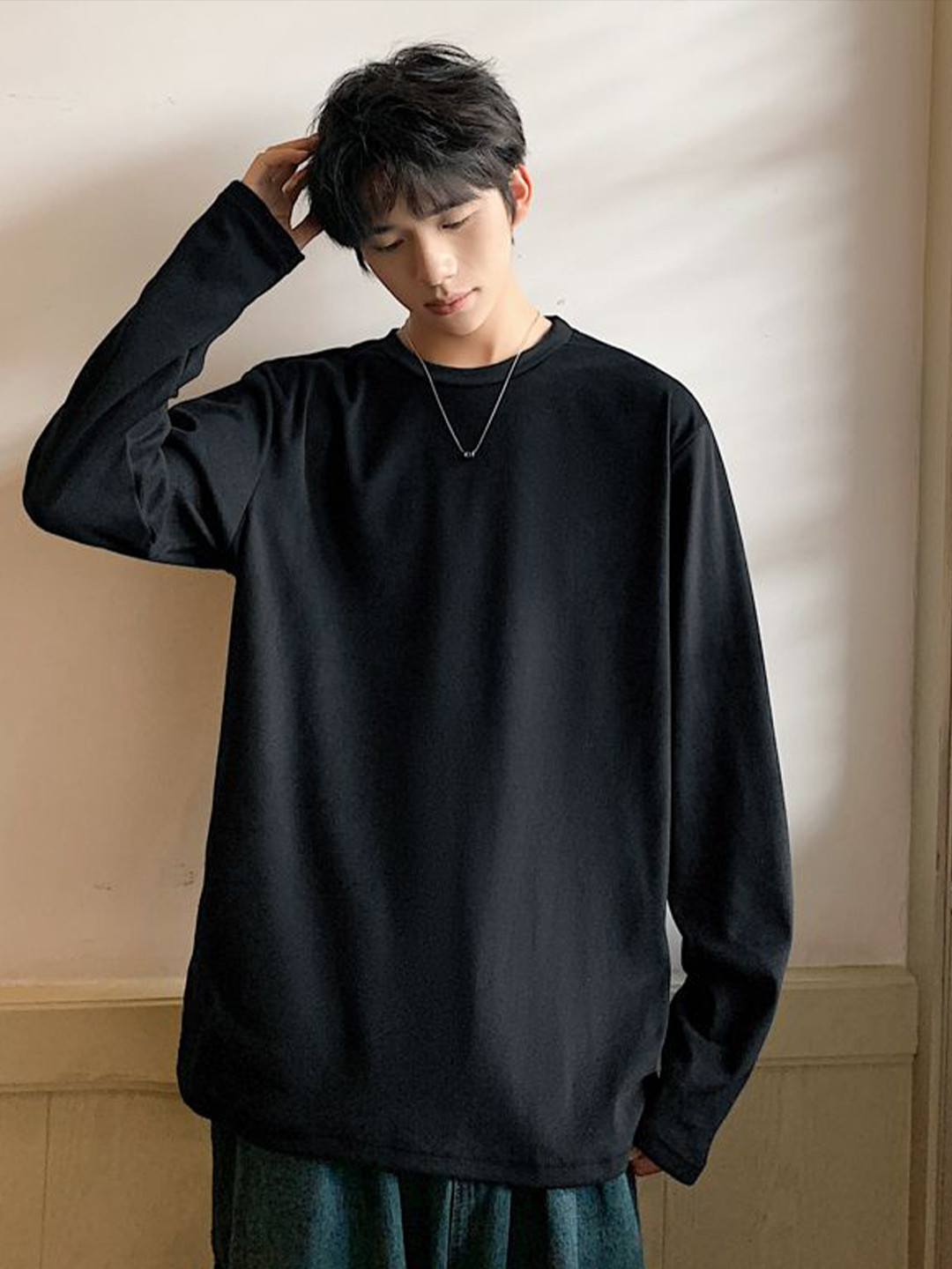 

StyleCast x Revolte Men Round Neck Pullover Sweatshirt, Black