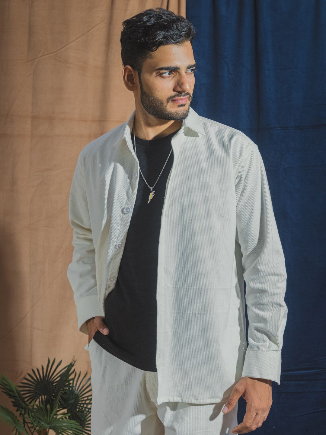 

JAVINISHKA Men Relaxed Fit Sustainable Corduroy Shacket, White
