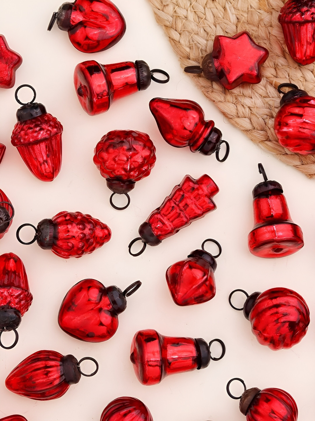 

Indianshelf Red 25 Pieces Glossy Glass Christmas Tree Decoration