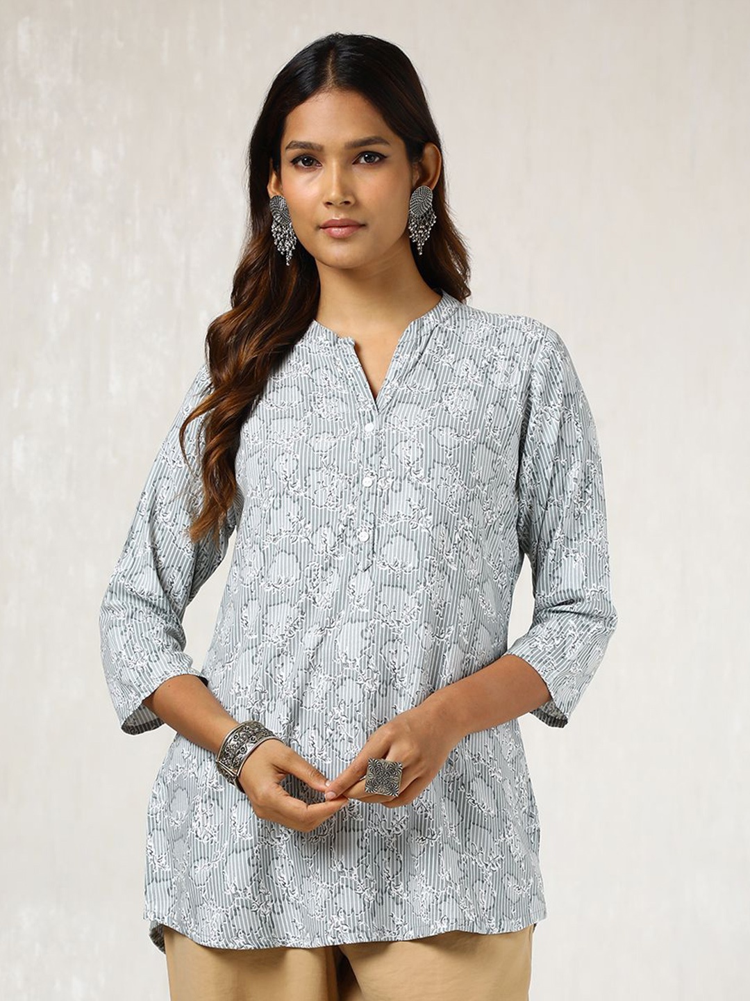 

Soch Women Printed Mandarin Collar Tunic, Grey