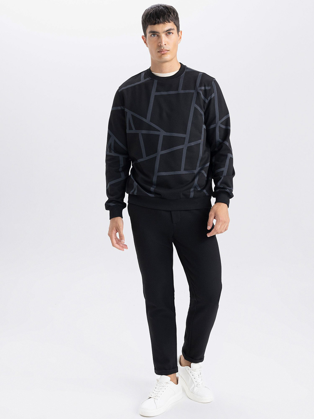

DeFacto Men Regular Fit Mid-Rise Chinos, Black