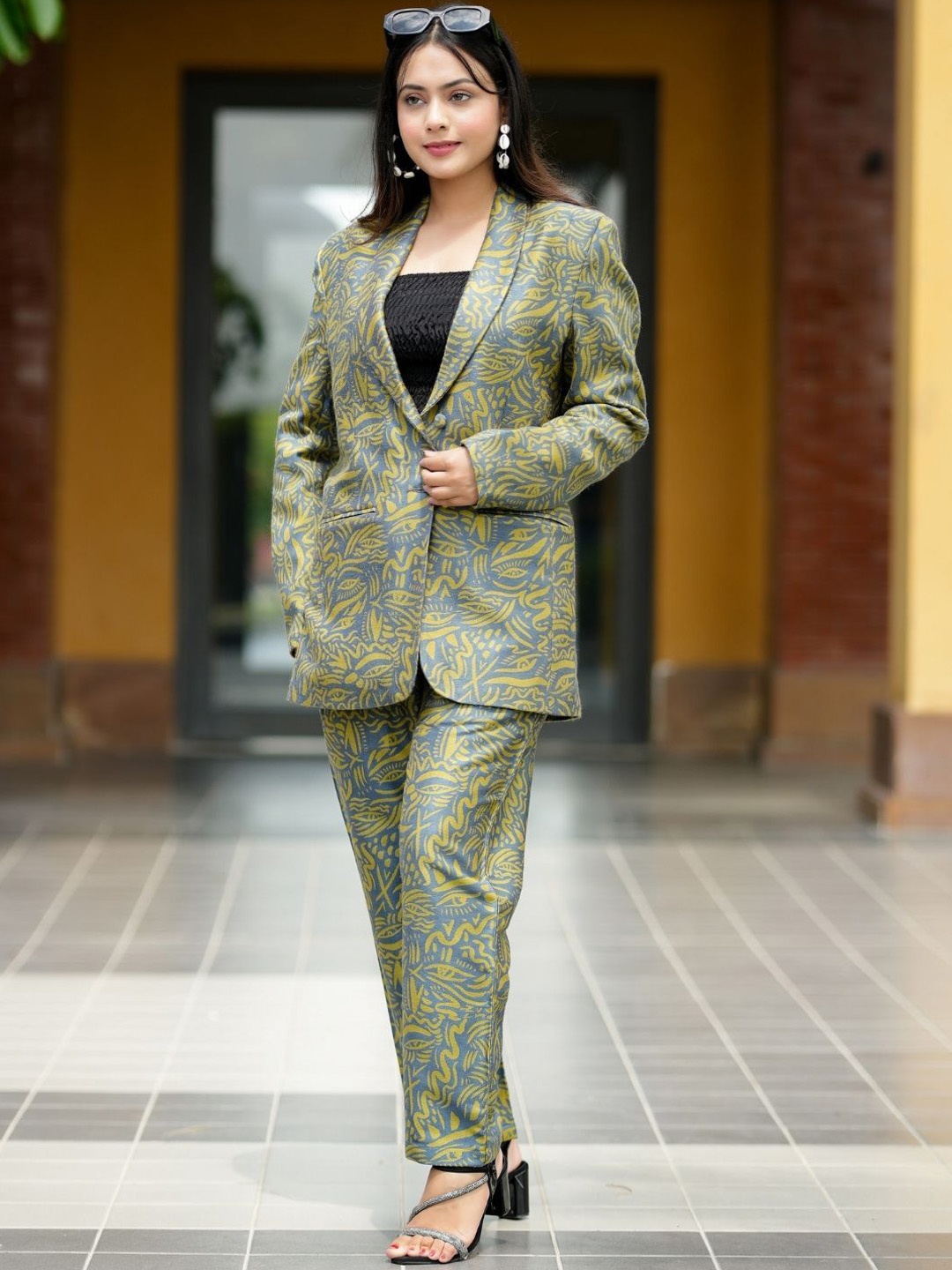 

HOUSE OF KIRNA'S WITH LOGO OF HOK Printed Shawl Neck Blazer With Trouser, Green