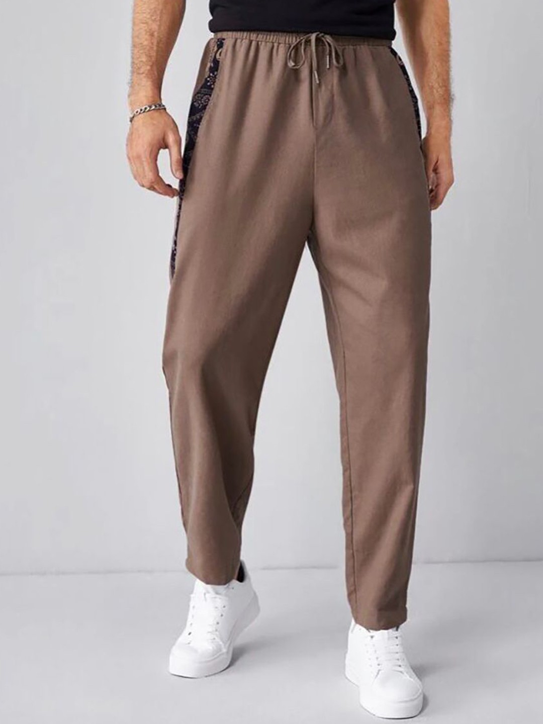 

StyleCast x Revolte Men Mid-Rise Regular Trousers, Coffee brown